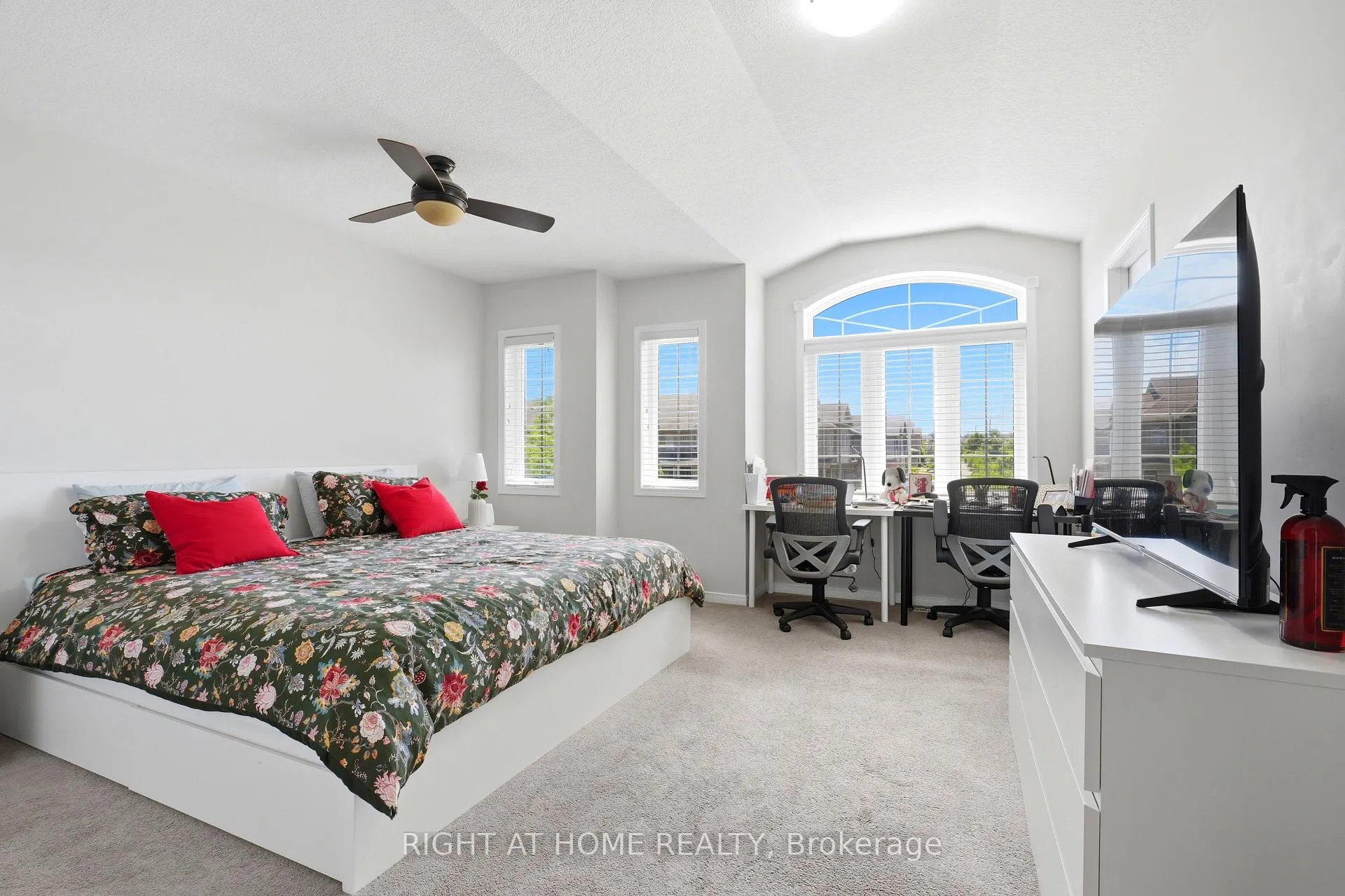 Photo 12 of 153 Maitland Street, Kitchener, Huron Park — HOMEH