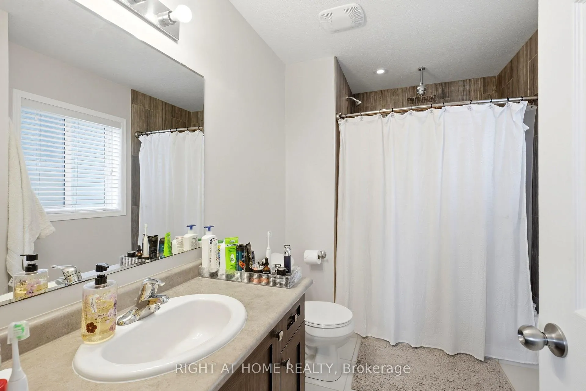 Photo 14 of 153 Maitland Street, Kitchener, Huron Park — HOMEH
