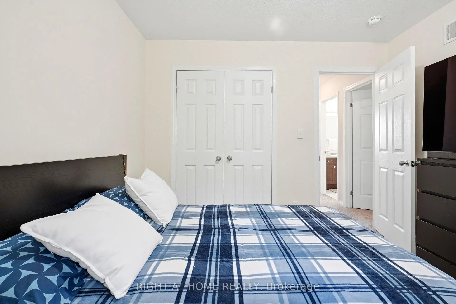 Photo 19 of 153 Maitland Street, Kitchener, Huron Park — HOMEH