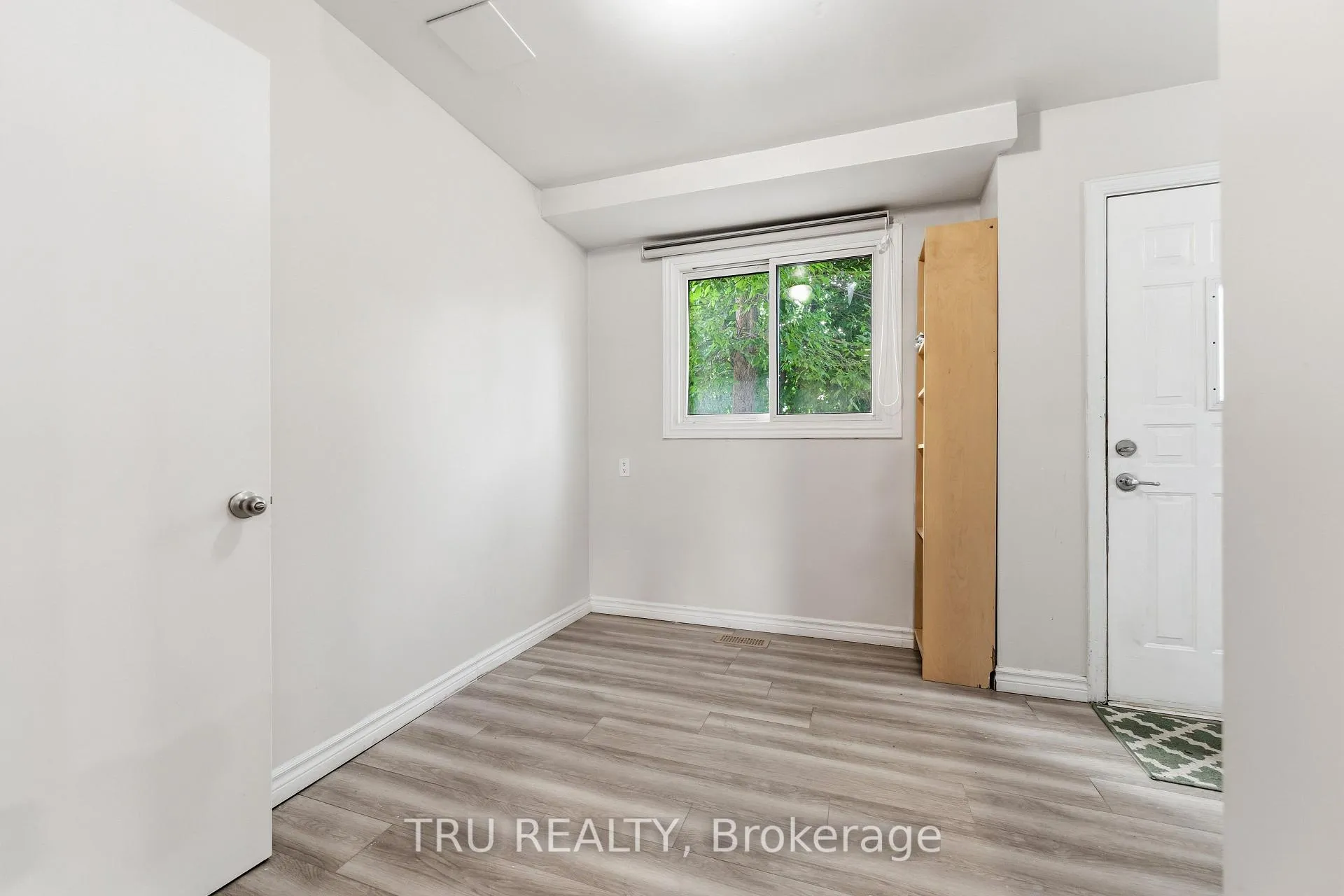 Photo 5 of 950 Meadowlands Drive, Ottawa, Carleton Heights — HOMEH