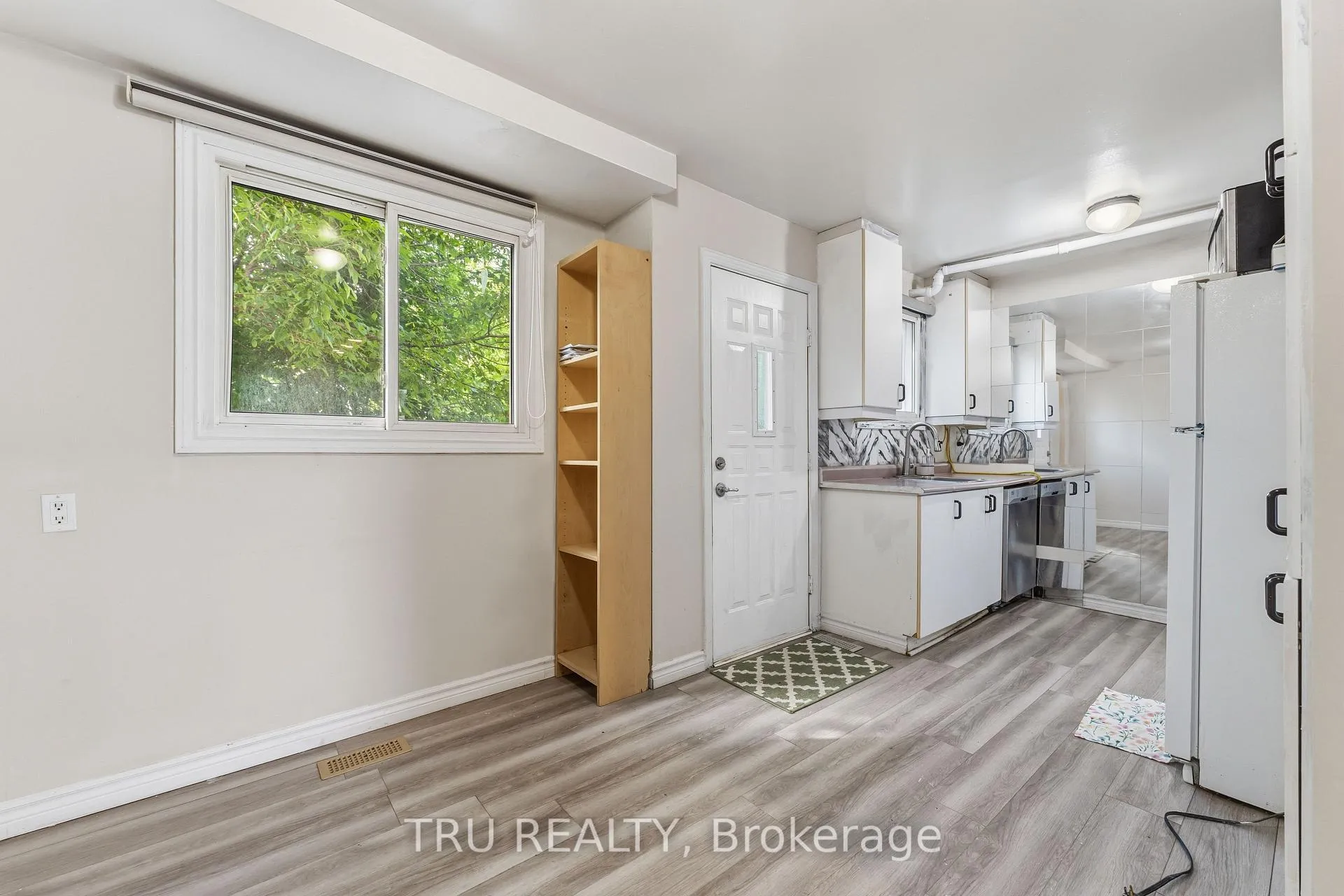 Photo 6 of 950 Meadowlands Drive, Ottawa, Carleton Heights — HOMEH