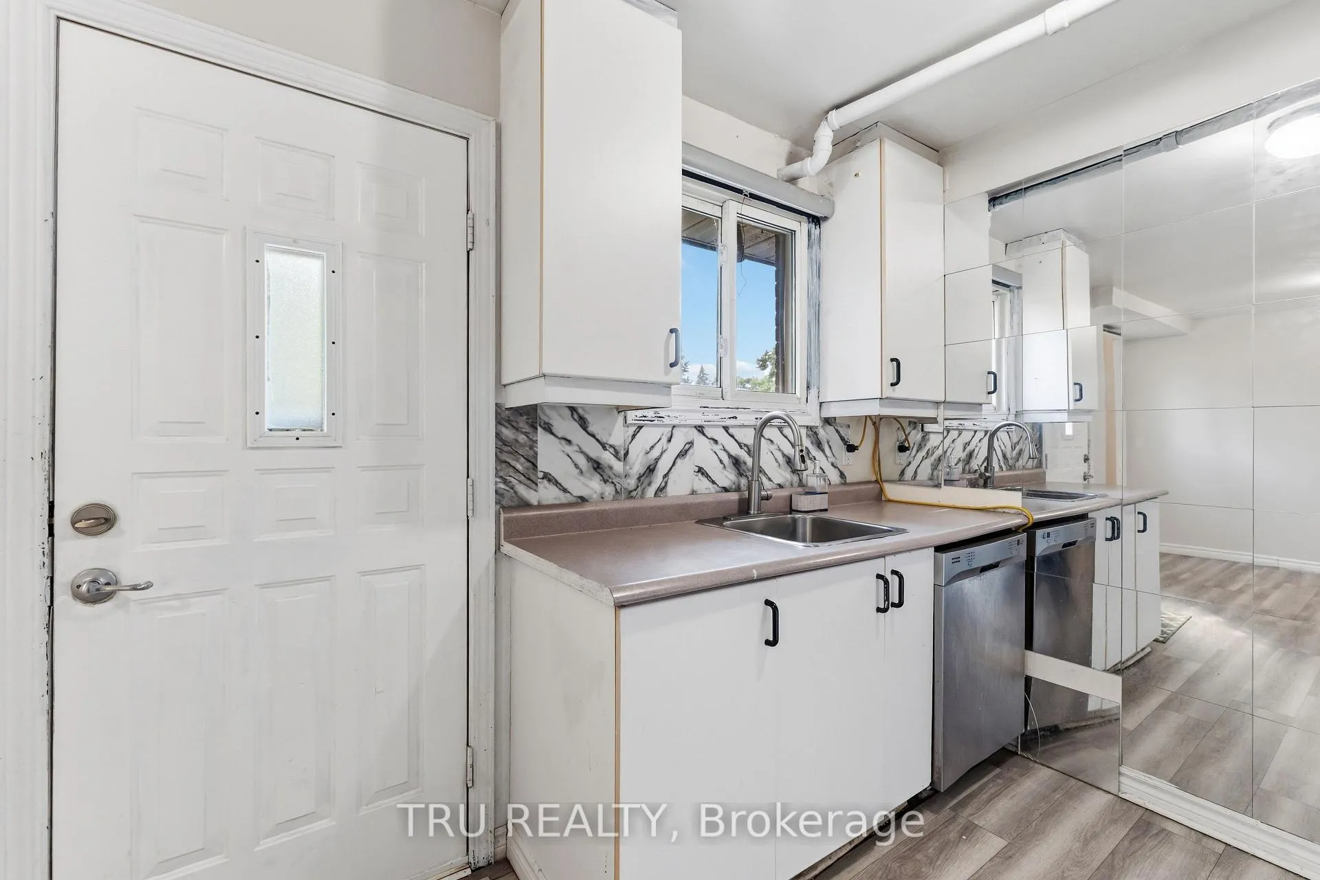 Photo 7 of 950 Meadowlands Drive, Ottawa, Carleton Heights — HOMEH