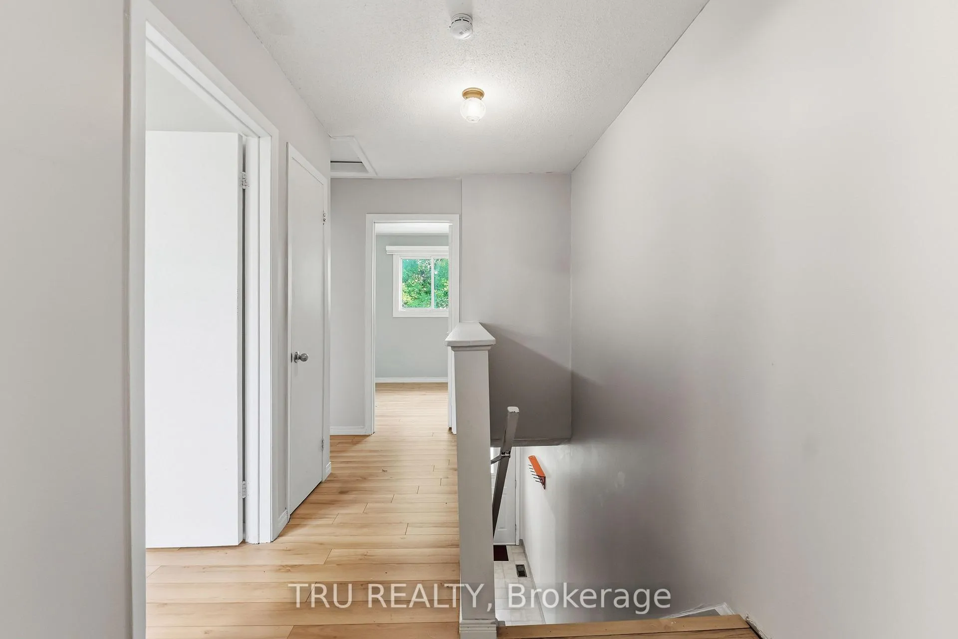 Photo 11 of 950 Meadowlands Drive, Ottawa, Carleton Heights — HOMEH