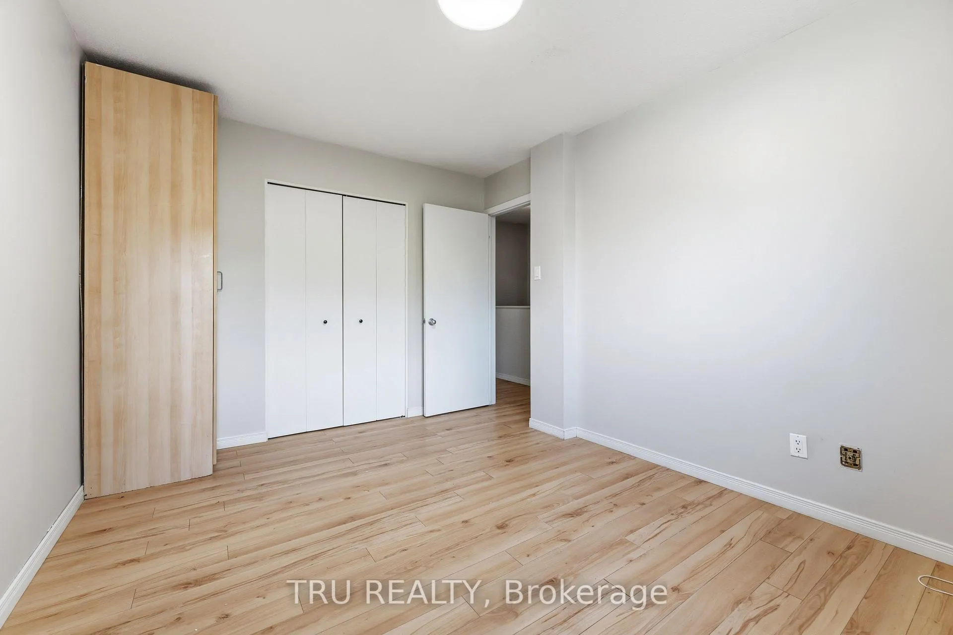 Photo 12 of 950 Meadowlands Drive, Ottawa, Carleton Heights — HOMEH