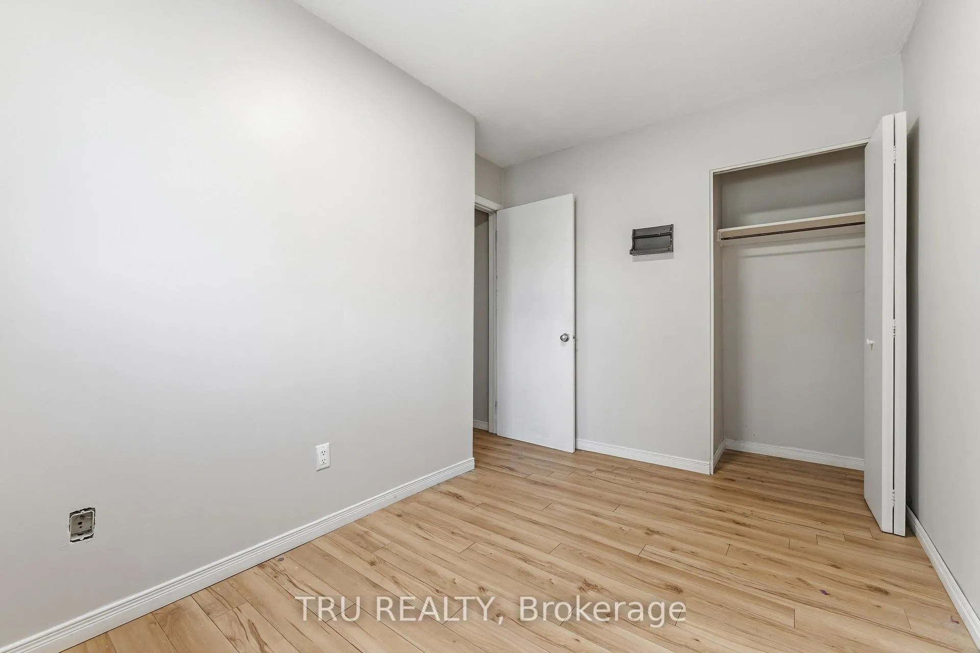 Photo 14 of 950 Meadowlands Drive, Ottawa, Carleton Heights — HOMEH