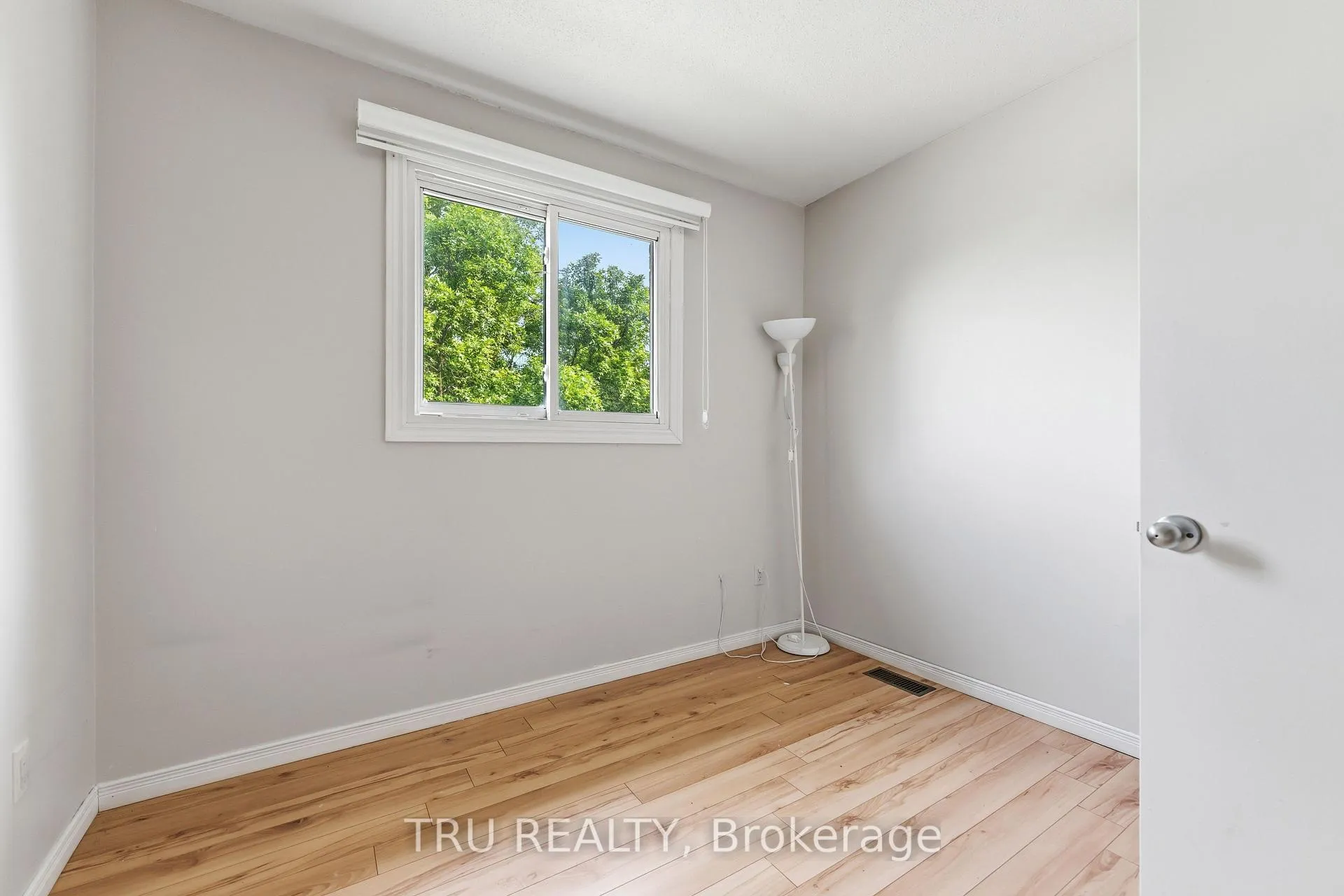 Photo 17 of 950 Meadowlands Drive, Ottawa, Carleton Heights — HOMEH
