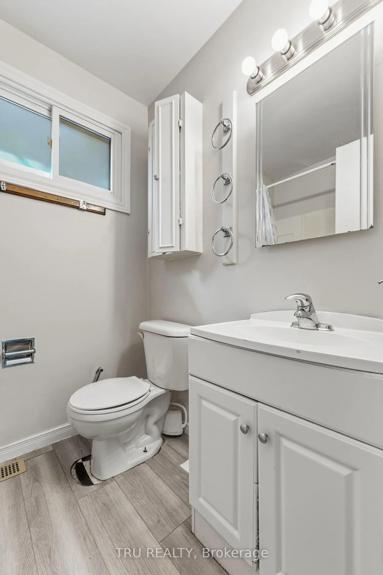 Photo 18 of 950 Meadowlands Drive, Ottawa, Carleton Heights — HOMEH