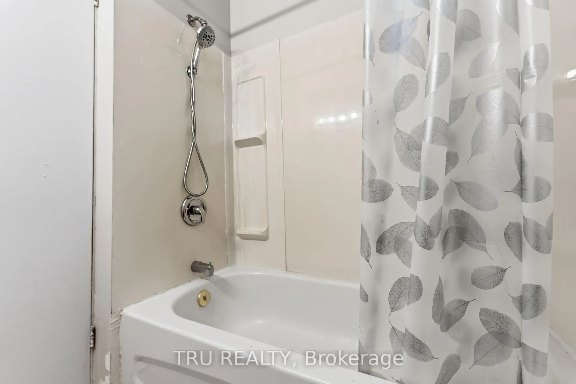 Photo 19 of 950 Meadowlands Drive, Ottawa, Carleton Heights — HOMEH