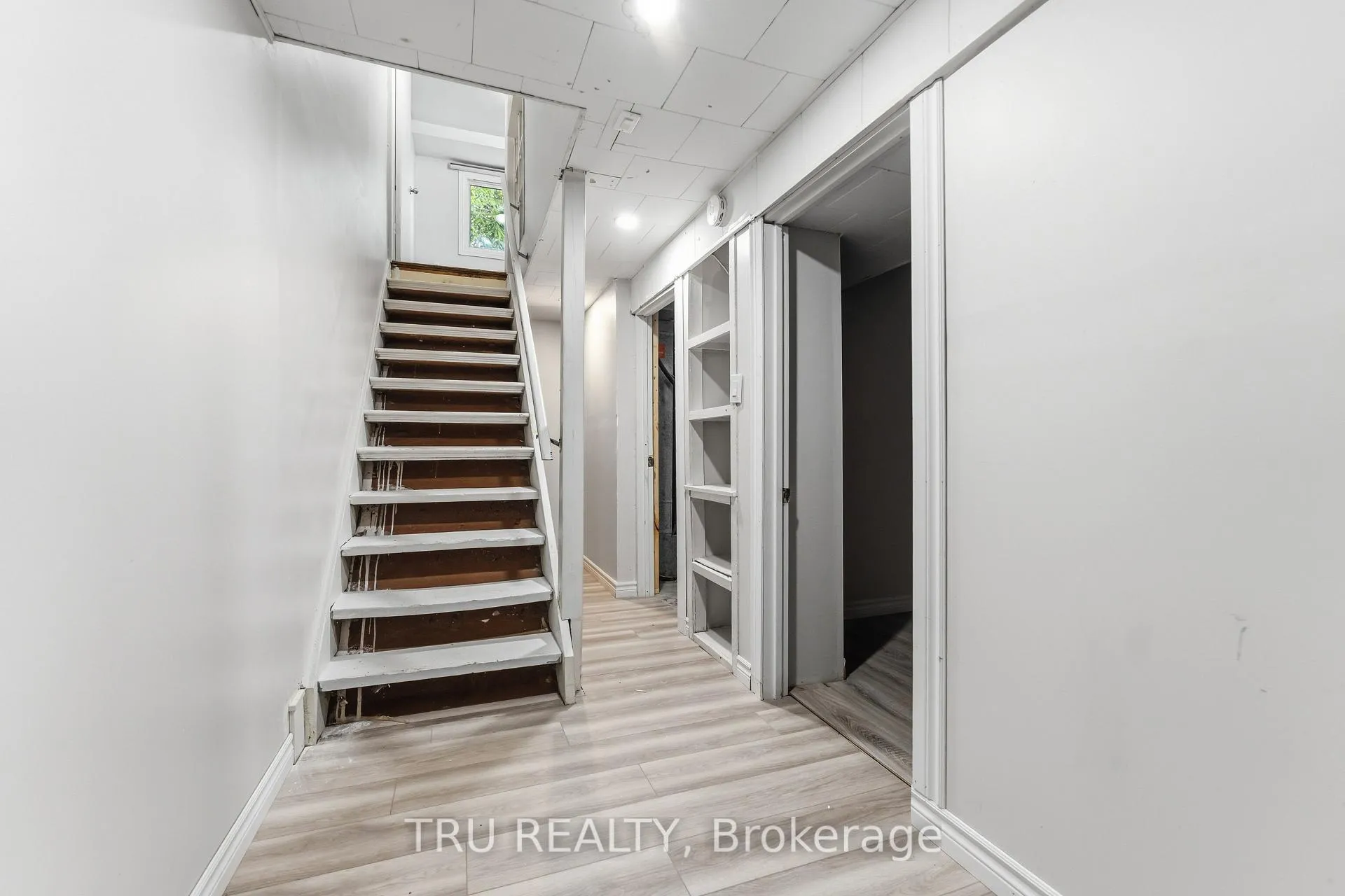 Photo 20 of 950 Meadowlands Drive, Ottawa, Carleton Heights — HOMEH