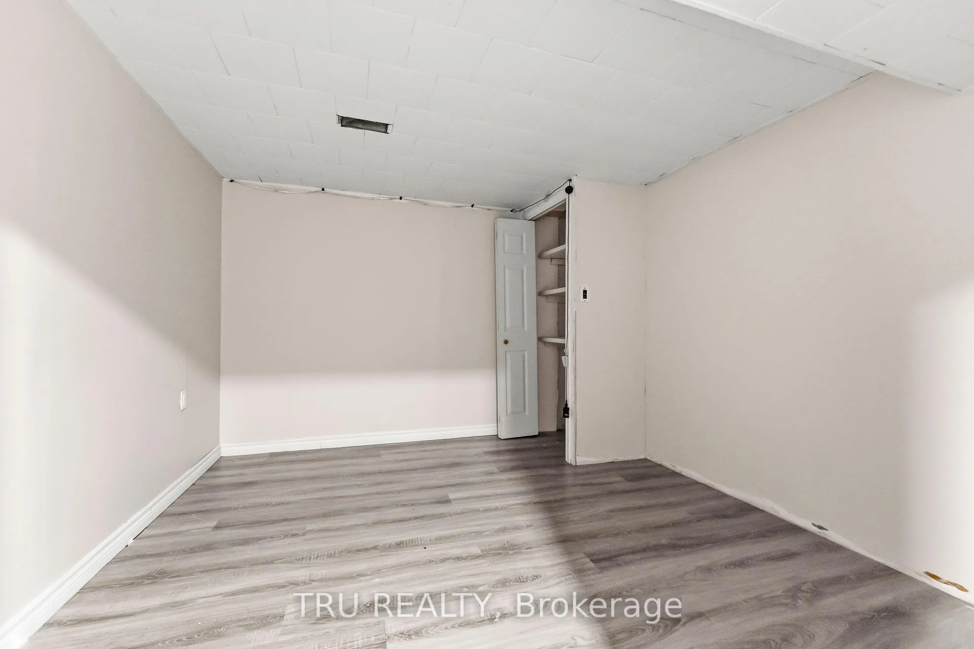 Photo 21 of 950 Meadowlands Drive, Ottawa, Carleton Heights — HOMEH
