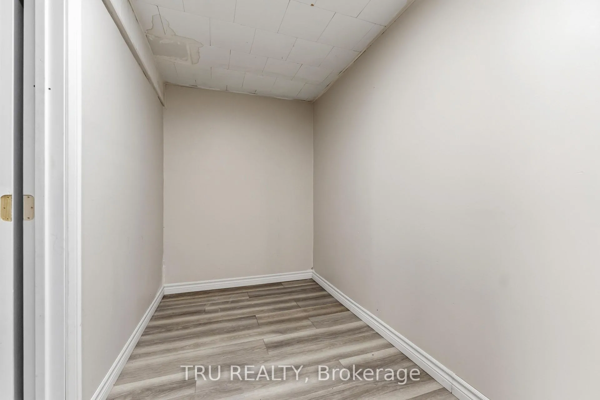 Photo 22 of 950 Meadowlands Drive, Ottawa, Carleton Heights — HOMEH