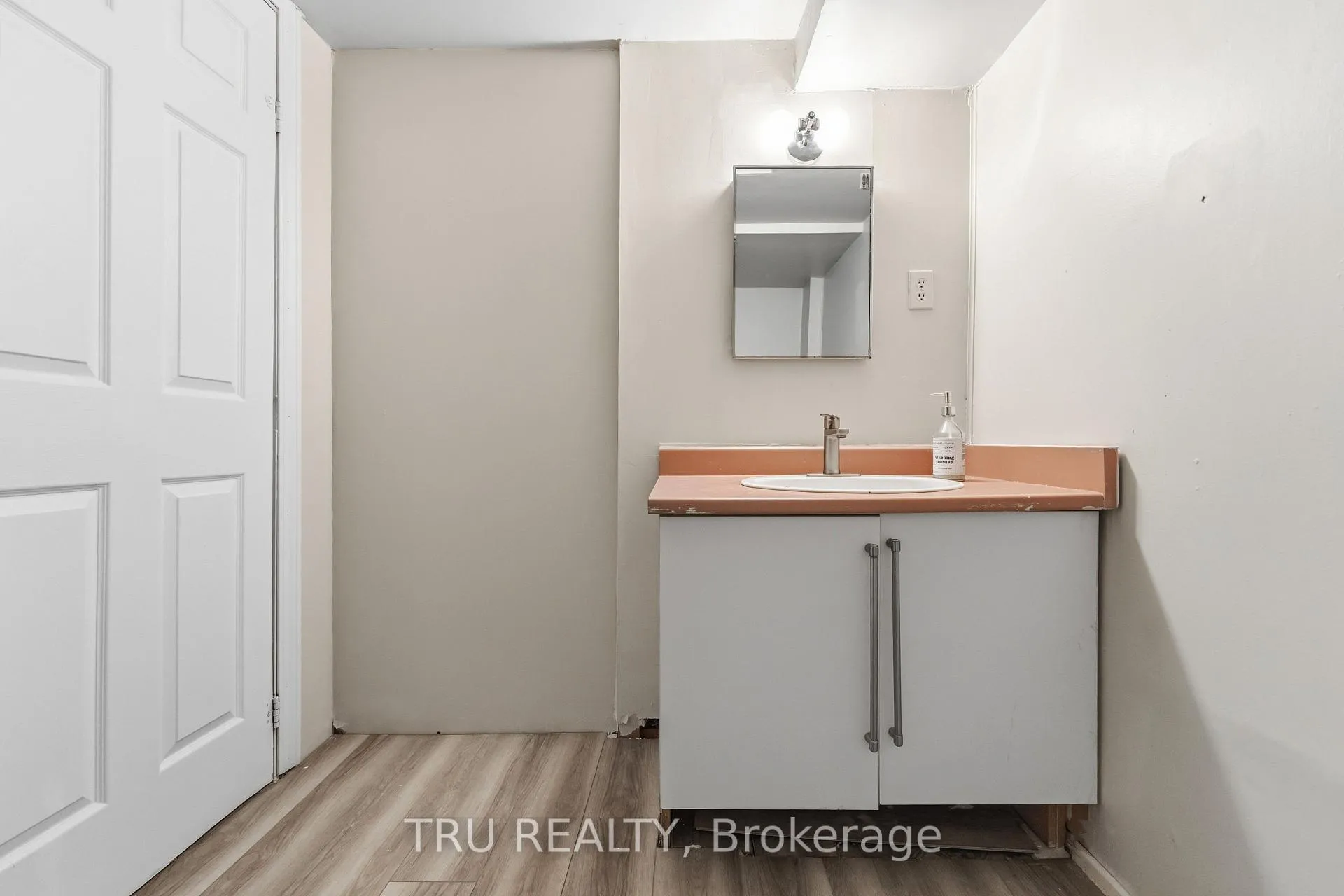 Photo 24 of 950 Meadowlands Drive, Ottawa, Carleton Heights — HOMEH