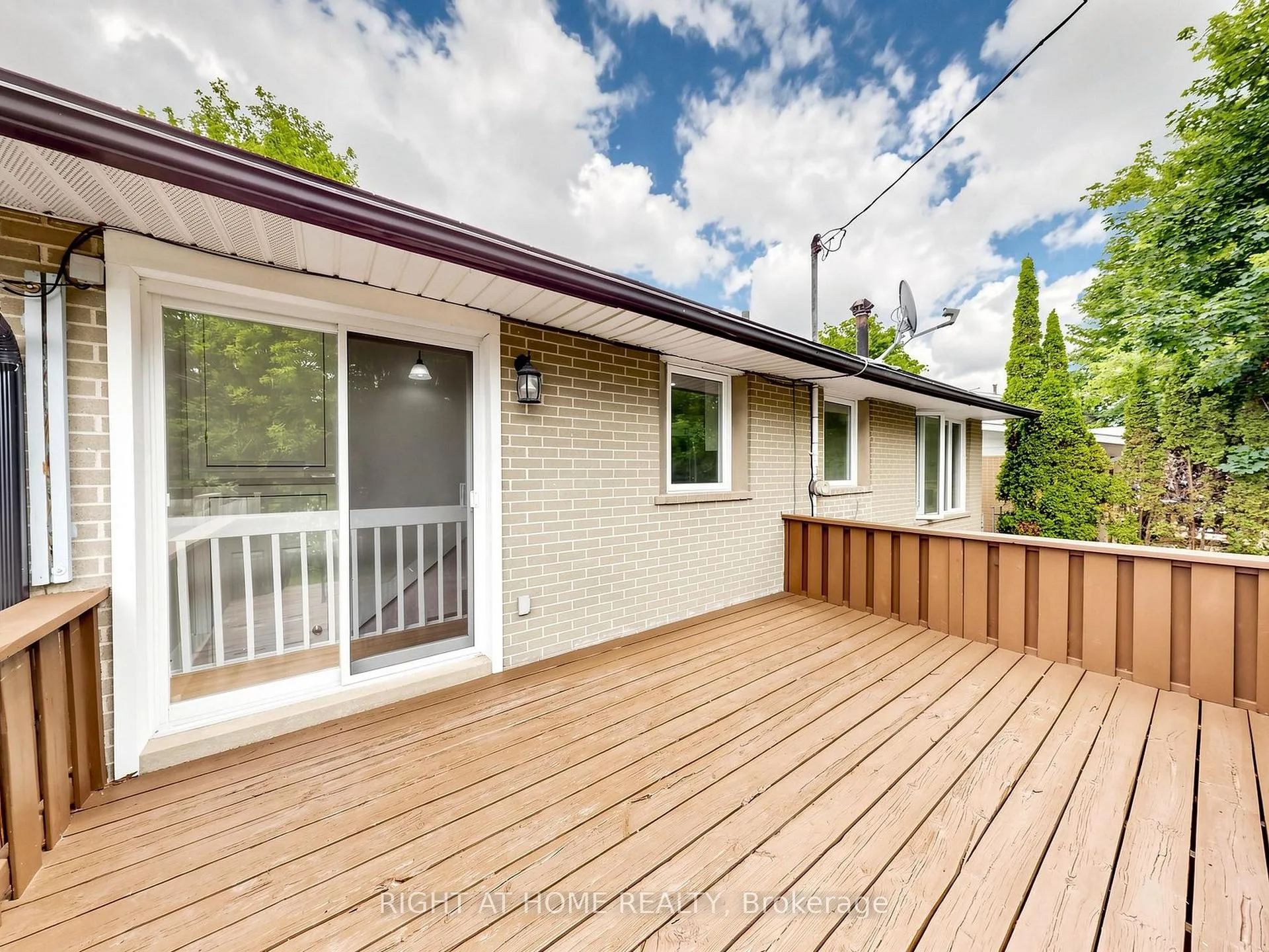 Photo 10 of 8 Caledonia Road, Orangeville — HOMEH
