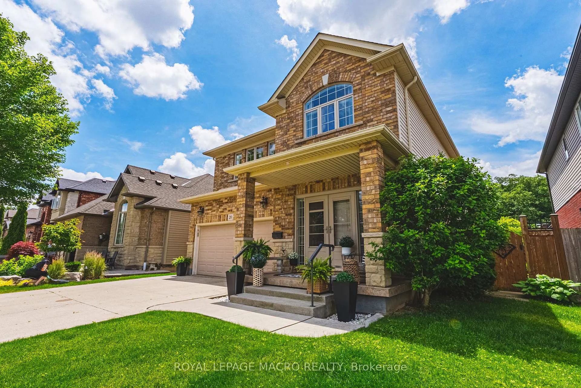 Photo 2 of 20 Degrow Crescent, Hamilton, Rural Glanbrook — HOMEH