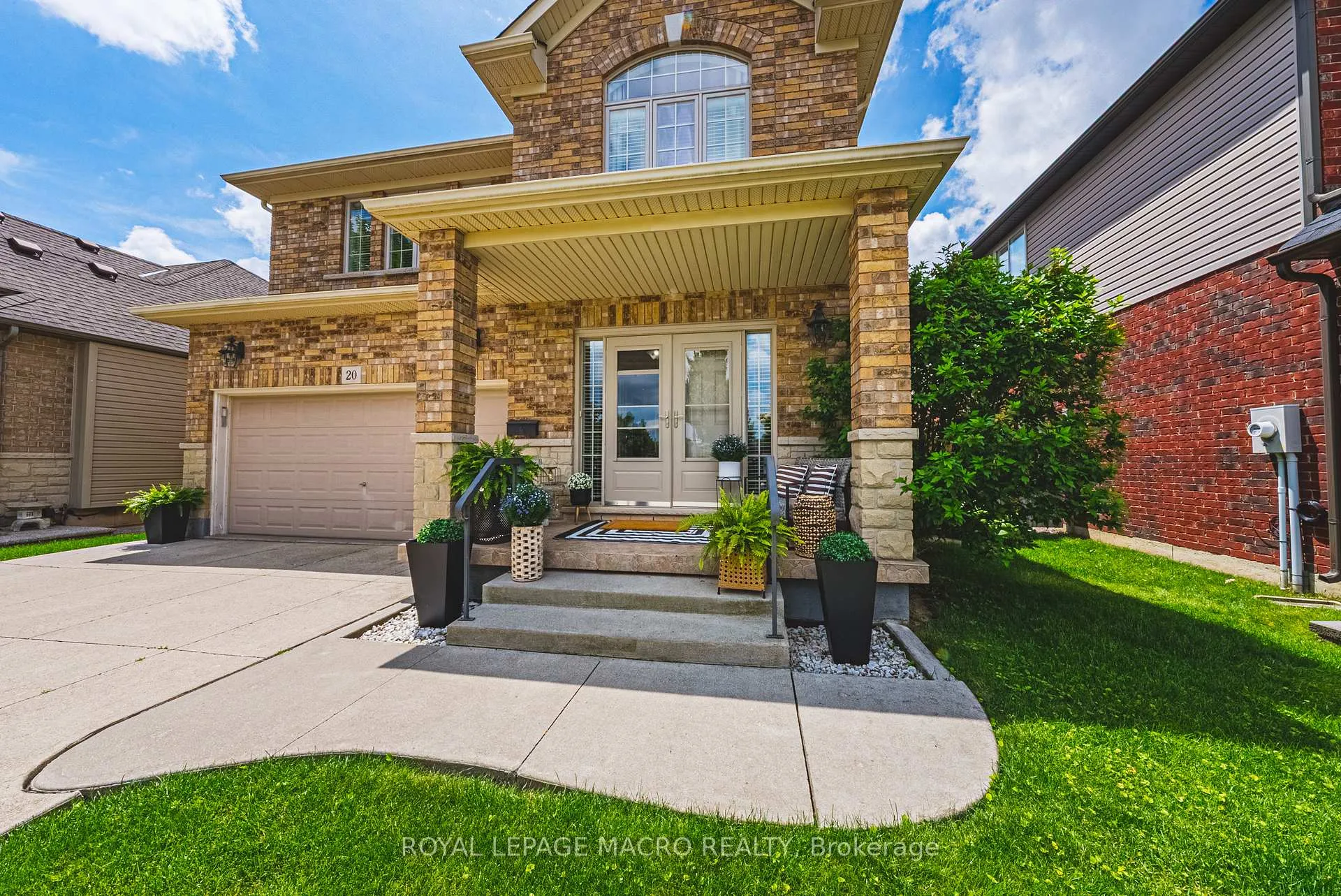 Photo 3 of 20 Degrow Crescent, Hamilton, Rural Glanbrook — HOMEH
