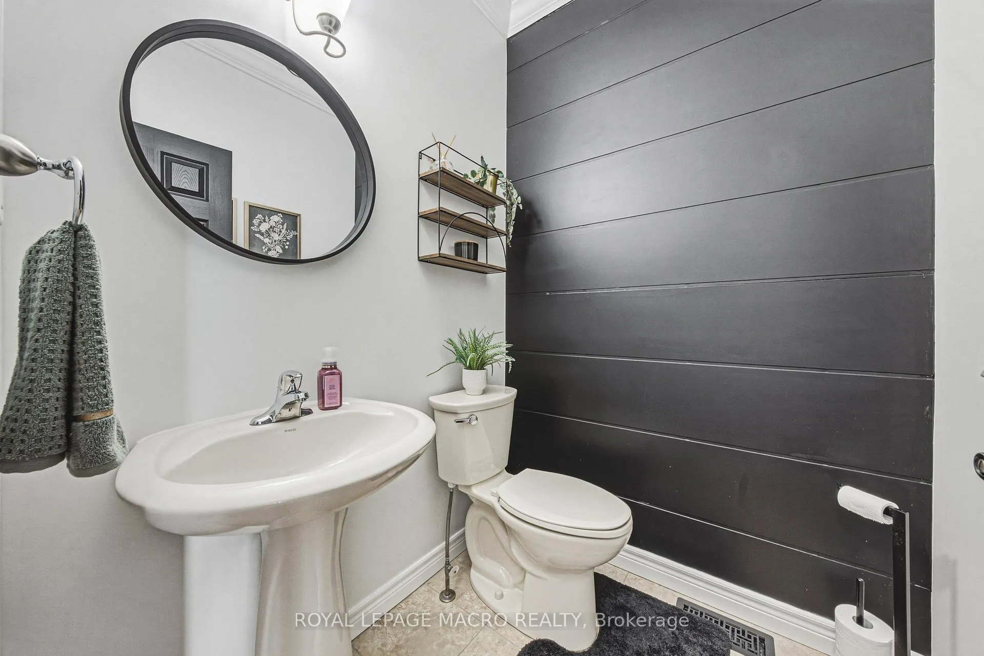 Photo 6 of 20 Degrow Crescent, Hamilton, Rural Glanbrook — HOMEH