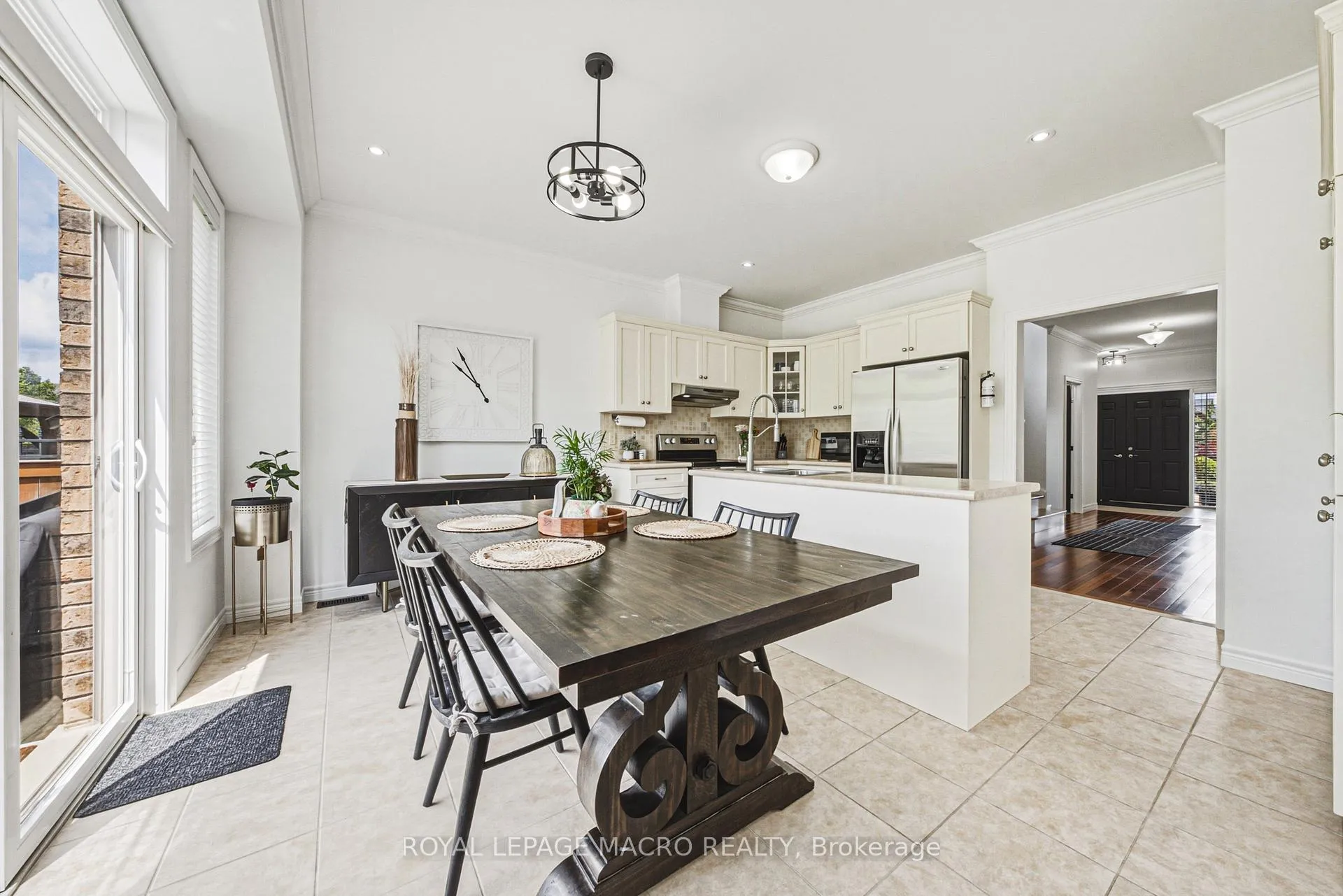 Photo 11 of 20 Degrow Crescent, Hamilton, Rural Glanbrook — HOMEH
