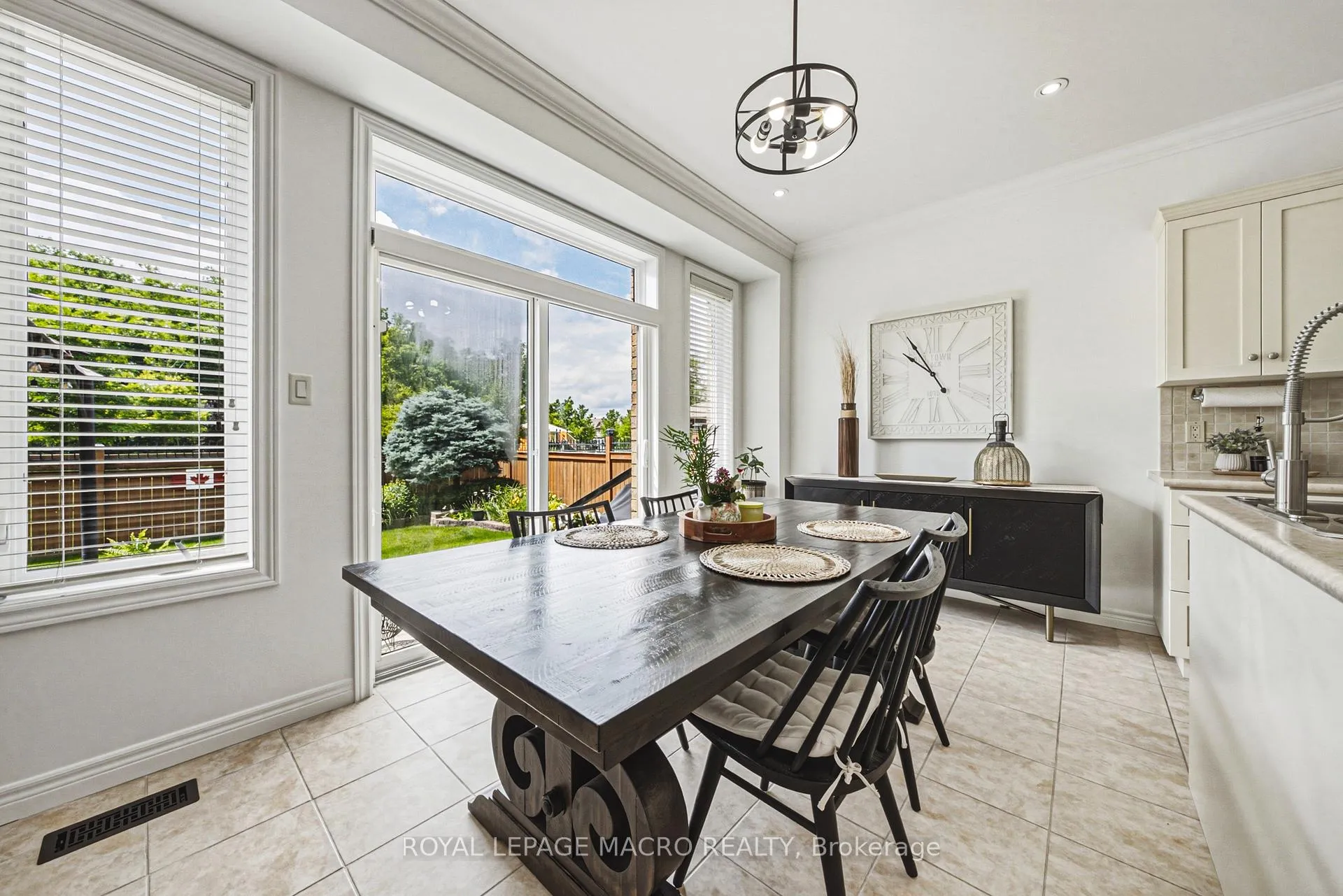 Photo 12 of 20 Degrow Crescent, Hamilton, Rural Glanbrook — HOMEH