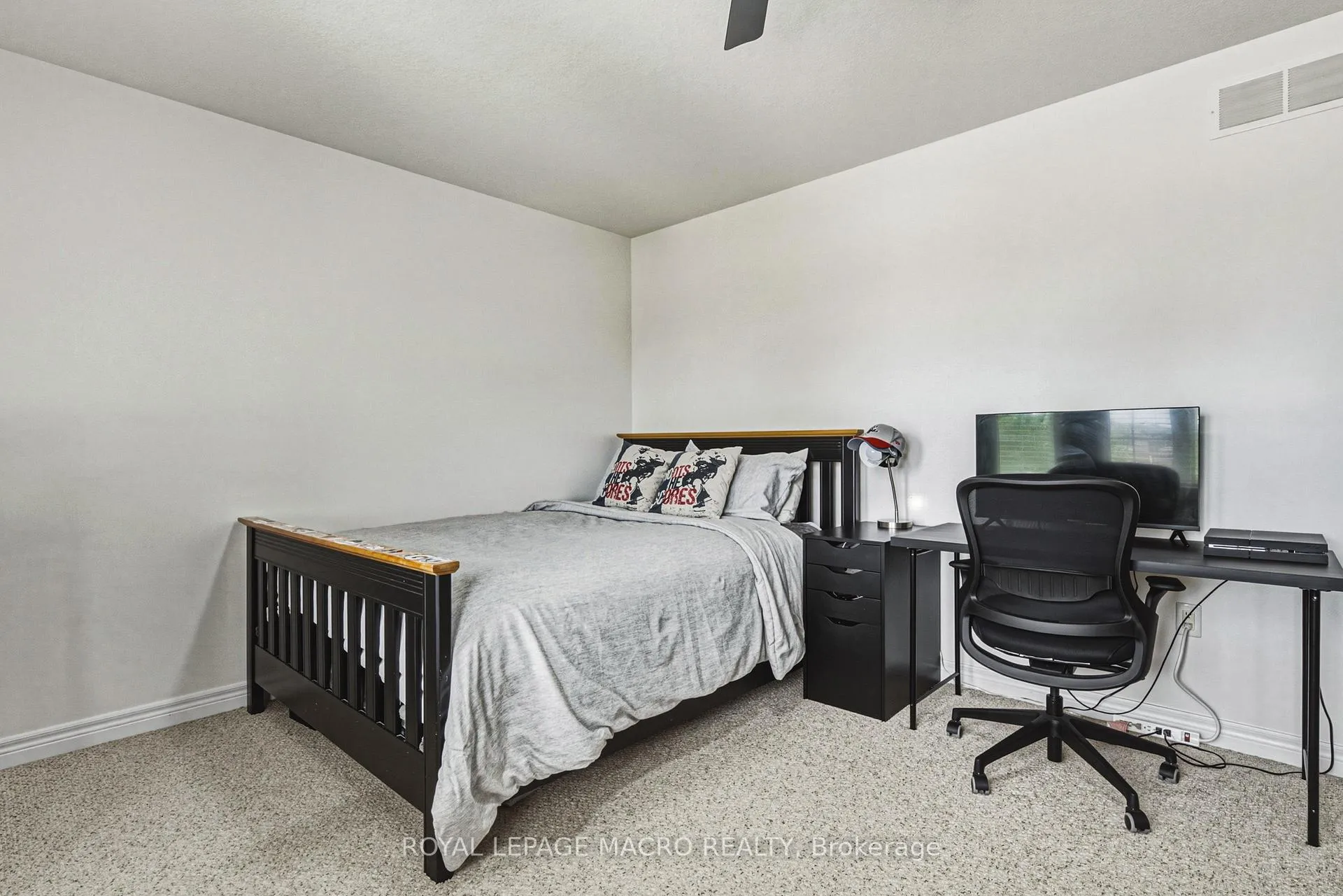 Photo 20 of 20 Degrow Crescent, Hamilton, Rural Glanbrook — HOMEH