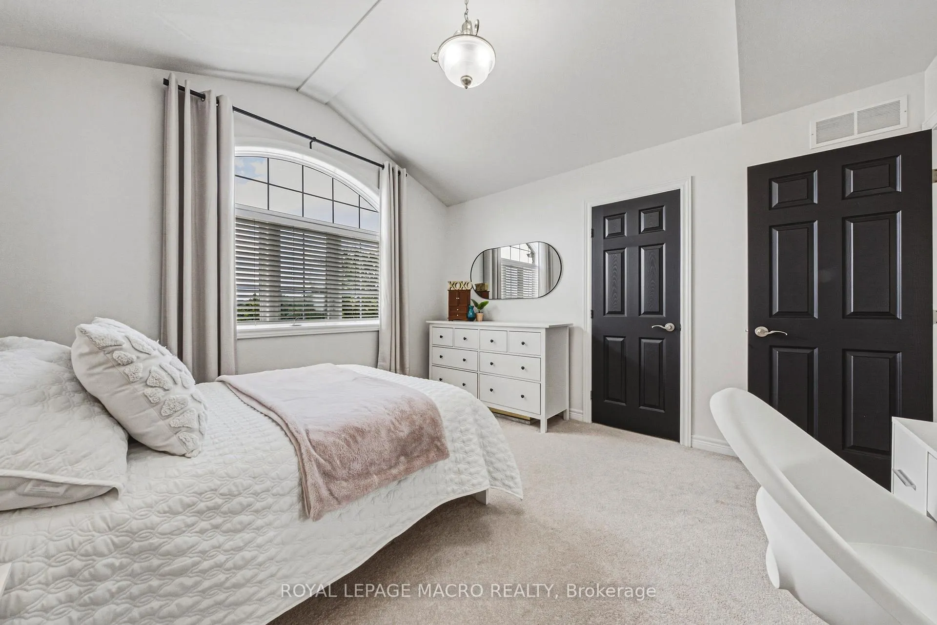 Photo 25 of 20 Degrow Crescent, Hamilton, Rural Glanbrook — HOMEH