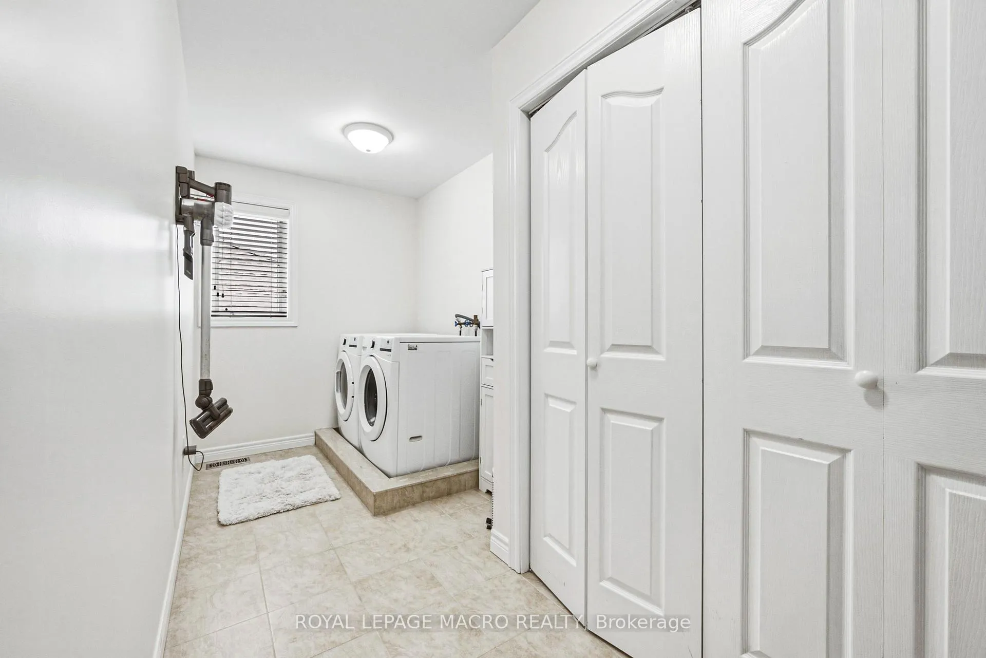 Photo 28 of 20 Degrow Crescent, Hamilton, Rural Glanbrook — HOMEH