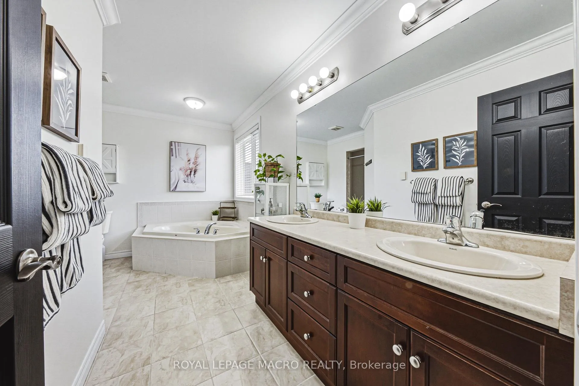 Photo 31 of 20 Degrow Crescent, Hamilton, Rural Glanbrook — HOMEH