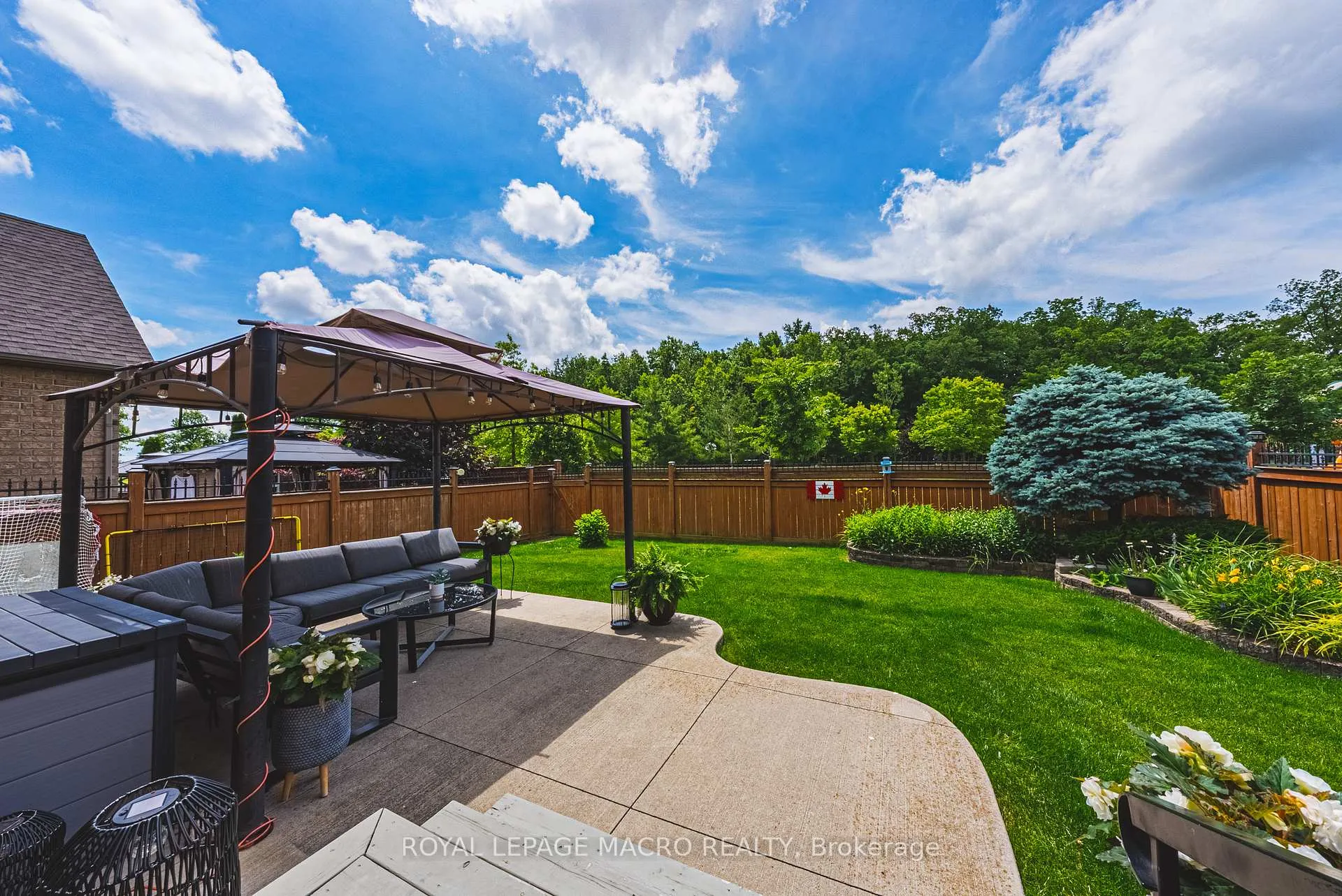 Photo 35 of 20 Degrow Crescent, Hamilton, Rural Glanbrook — HOMEH