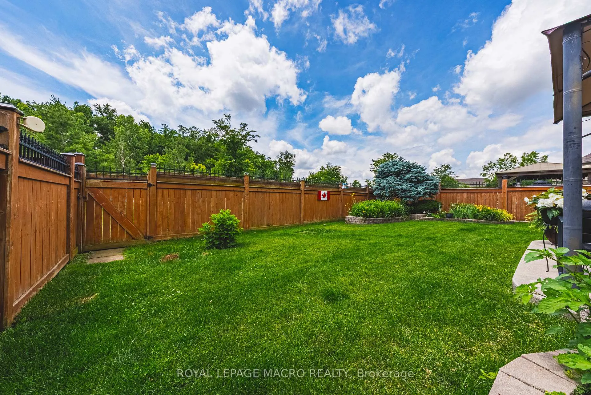 Photo 39 of 20 Degrow Crescent, Hamilton, Rural Glanbrook — HOMEH