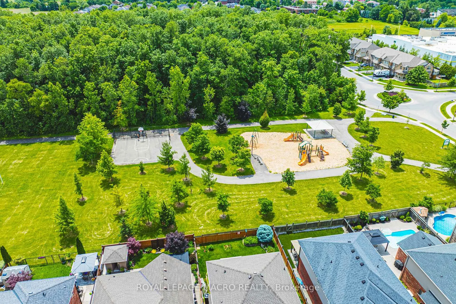 Photo 42 of 20 Degrow Crescent, Hamilton, Rural Glanbrook — HOMEH