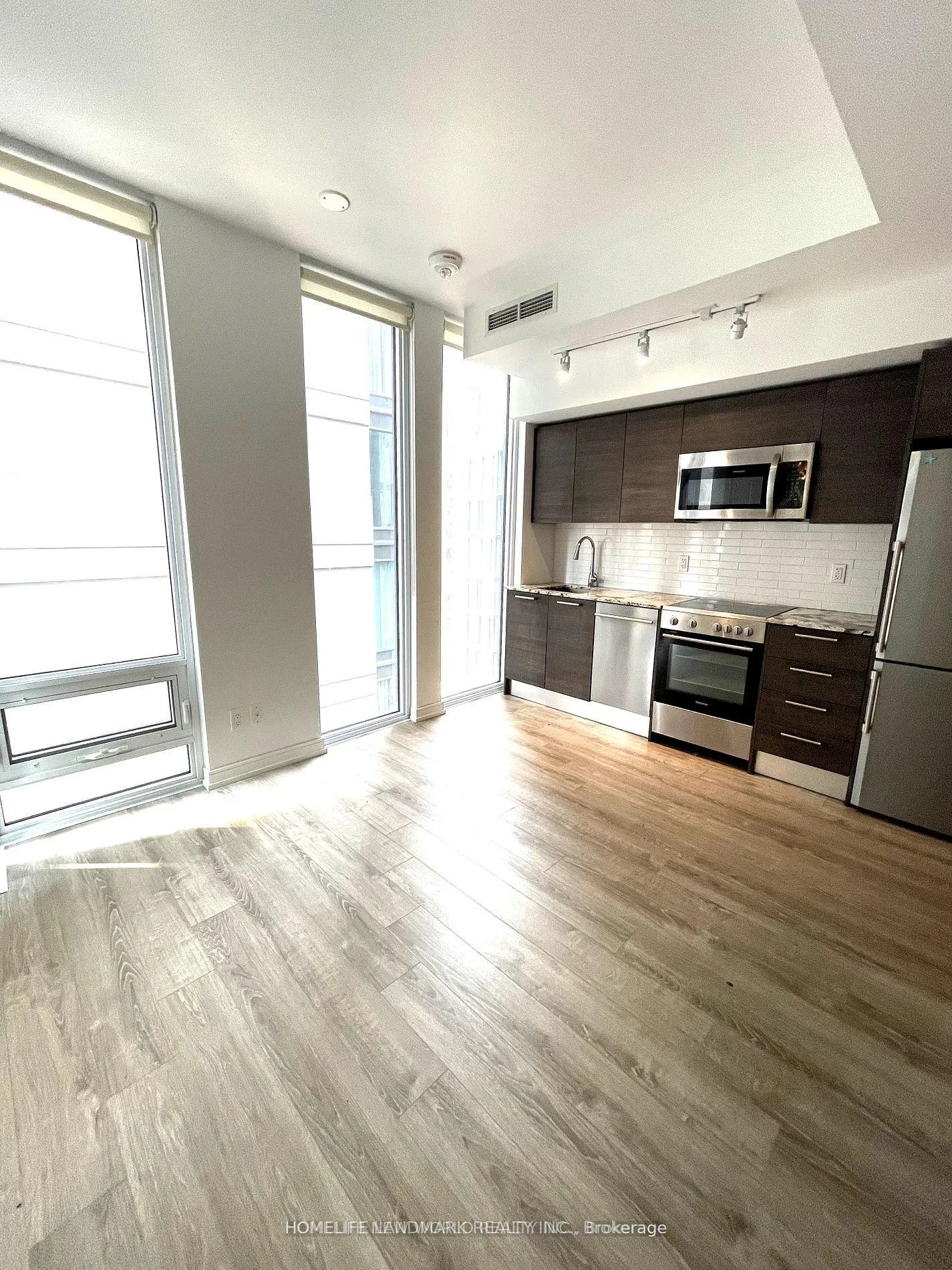 Photo 5 of Unit 910, 28 Wellesley Street E, Toronto, Church-Yonge Corridor — HOMEH