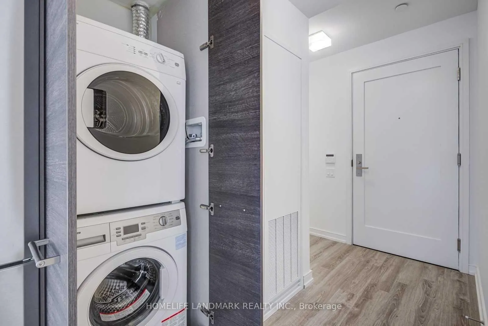 Photo 8 of Unit 910, 28 Wellesley Street E, Toronto, Church-Yonge Corridor — HOMEH