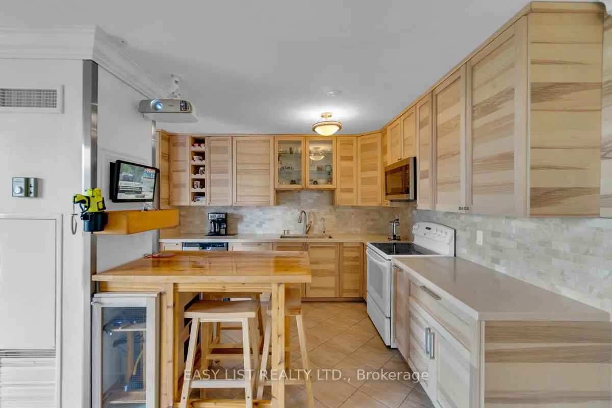 Photo 10 of Unit 810, 20 Harding Boulevard W, Richmond Hill, North Richvale — HOMEH