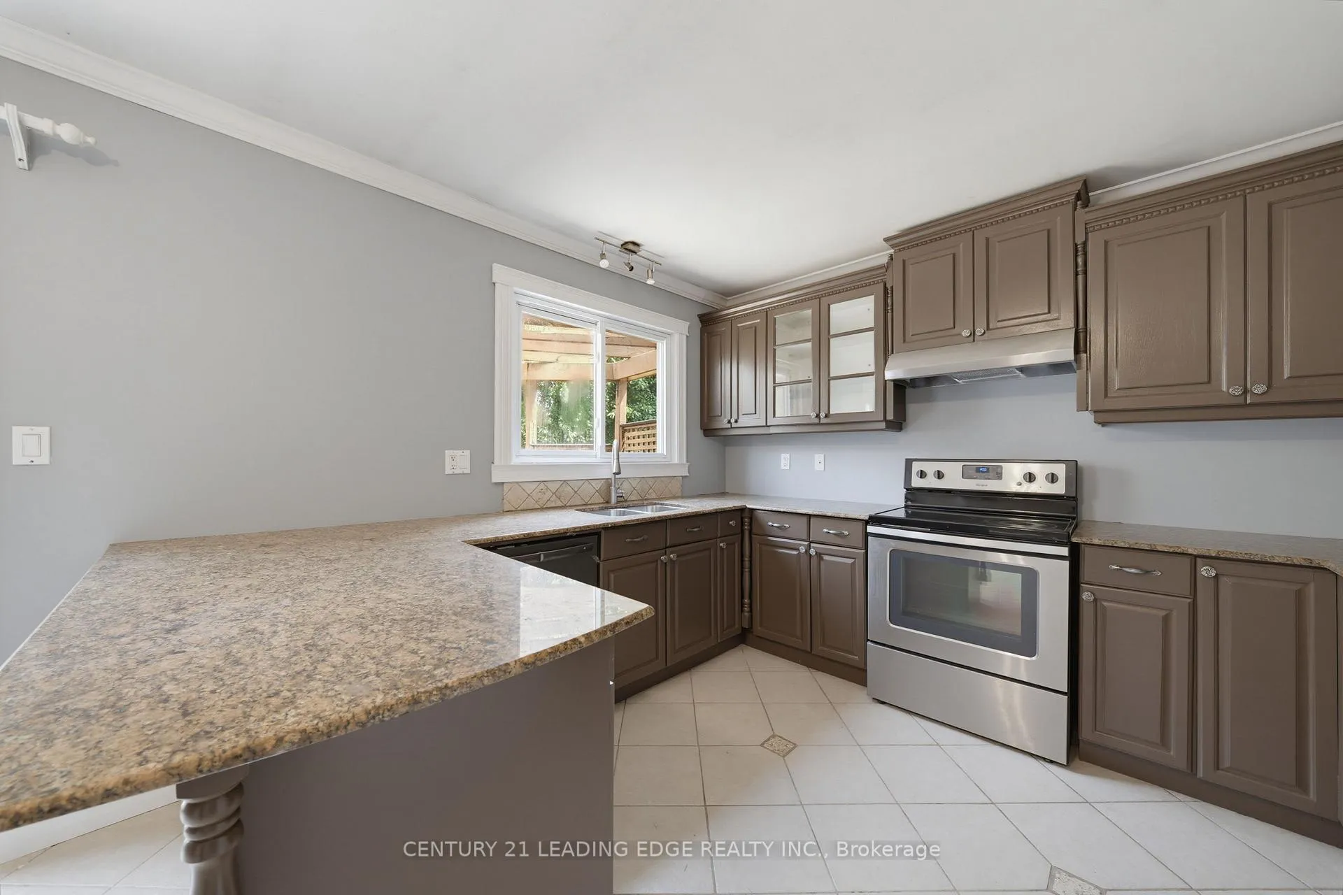 Photo 16 of 127 Elgin Drive, Brampton, Brampton South — HOMEH