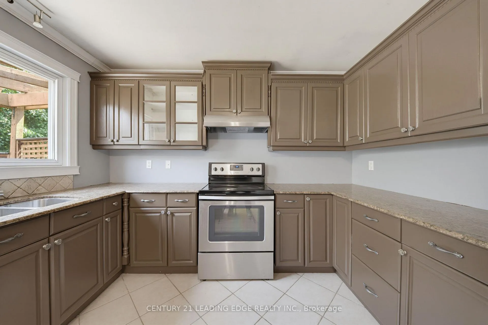Photo 17 of 127 Elgin Drive, Brampton, Brampton South — HOMEH