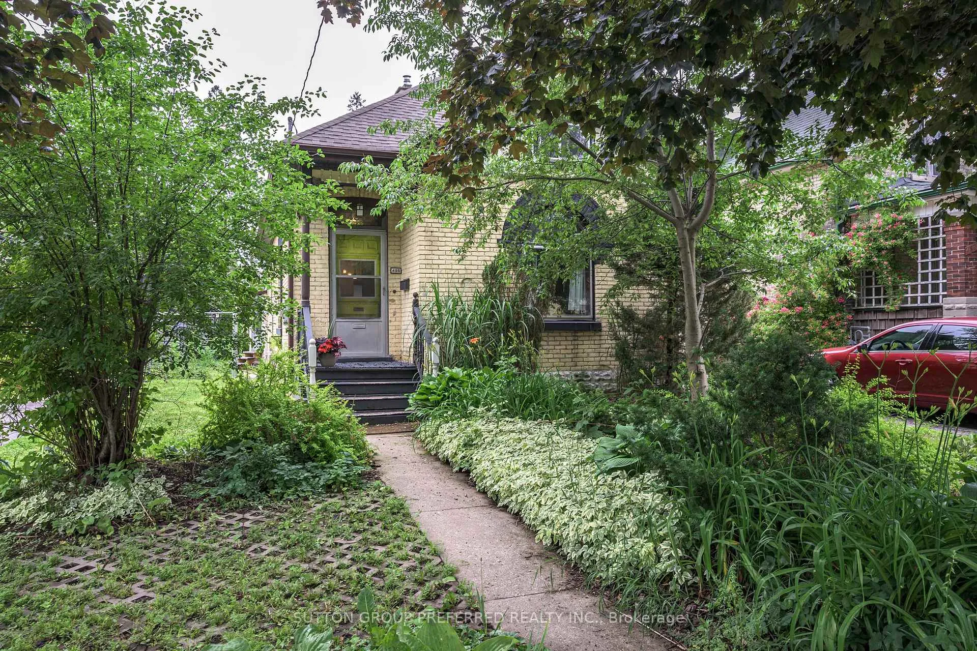 Front of 485 Dorinda Street