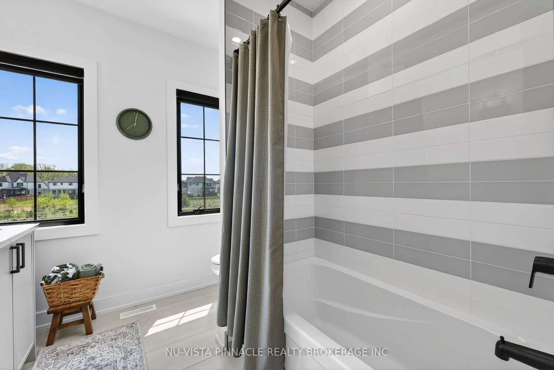 Photo 33 of 4119 Fallingbrook Road, London, South V — HOMEH