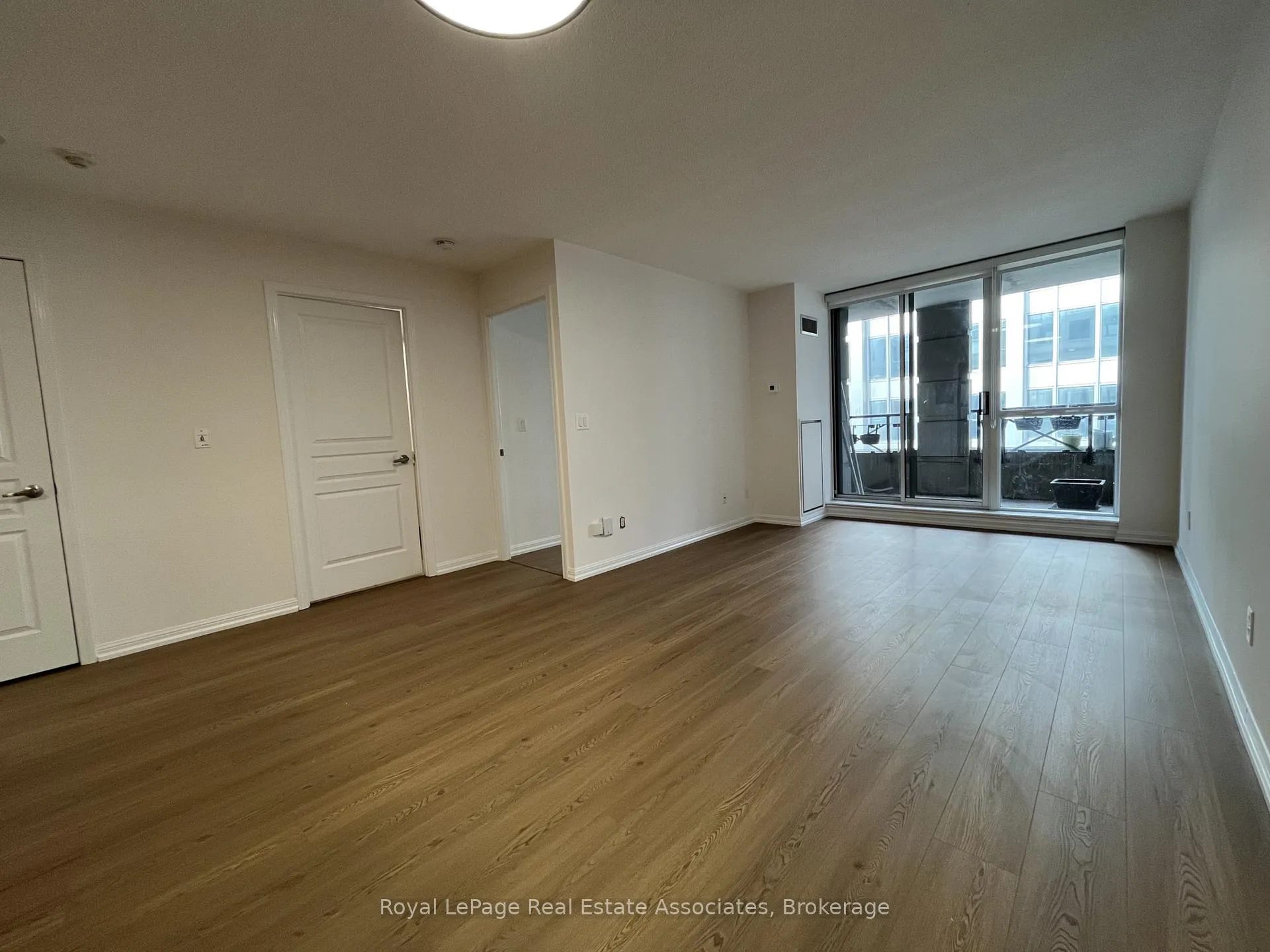 Photo 2 of Unit 1512, 140 Simcoe Street, Toronto, Waterfront Communities — HOMEH