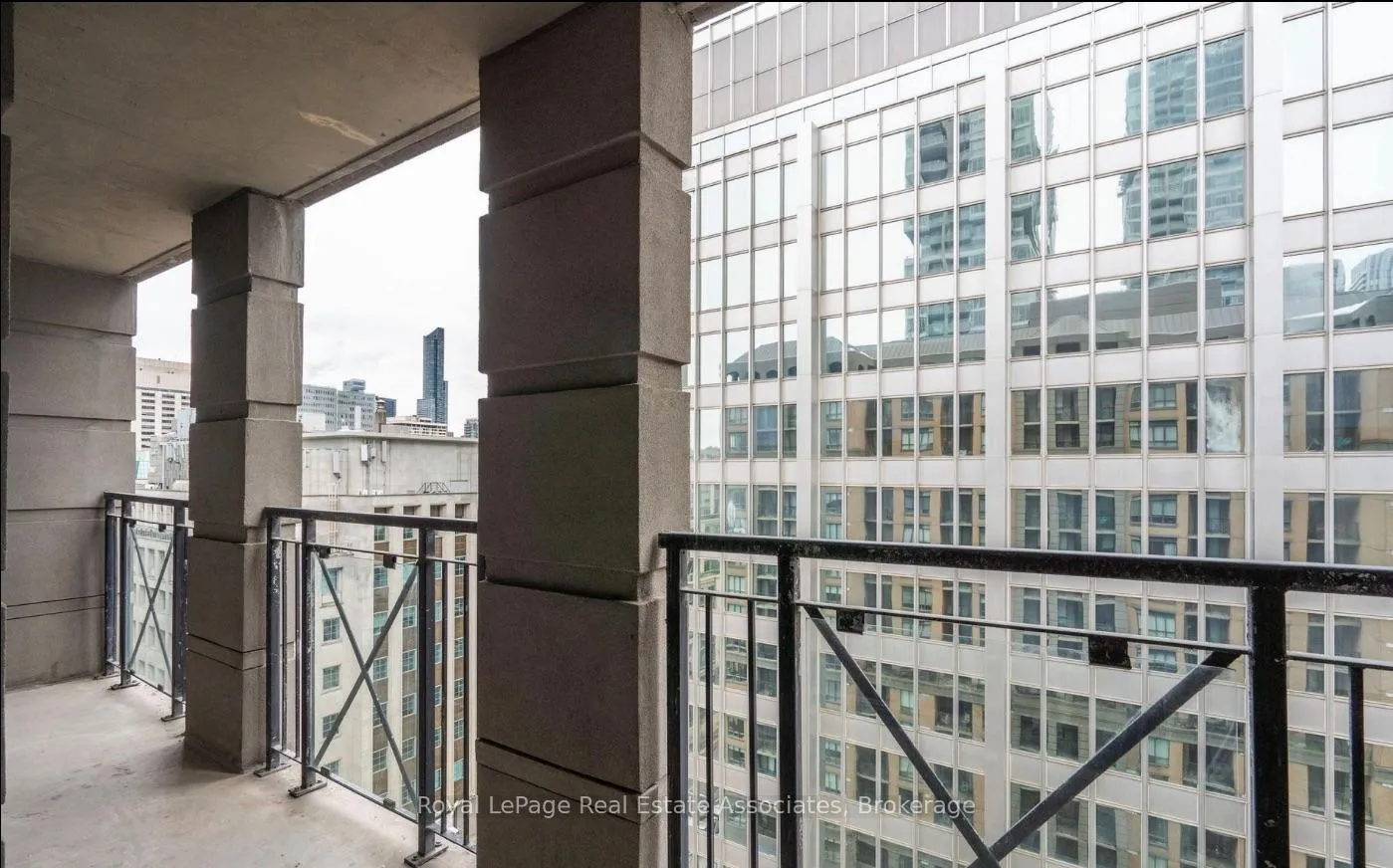 Photo 3 of Unit 1512, 140 Simcoe Street, Toronto, Waterfront Communities — HOMEH