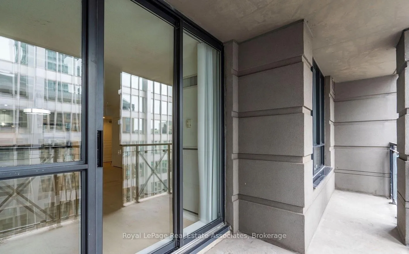 Photo 4 of Unit 1512, 140 Simcoe Street, Toronto, Waterfront Communities — HOMEH