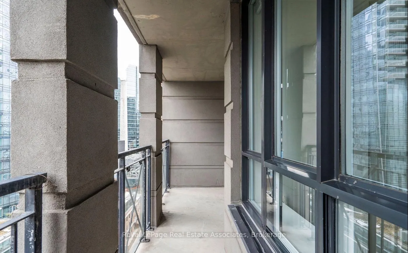 Photo 5 of Unit 1512, 140 Simcoe Street, Toronto, Waterfront Communities — HOMEH