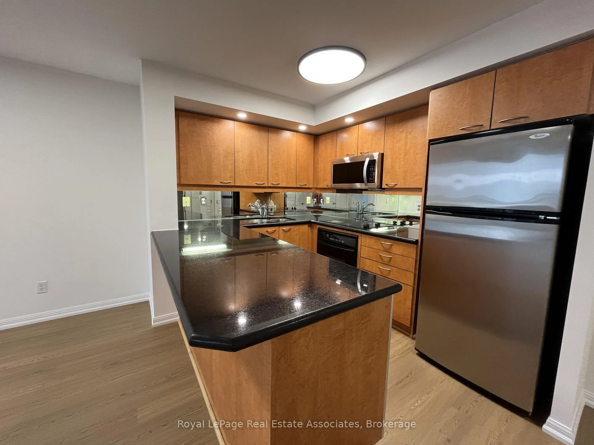 Photo 7 of Unit 1512, 140 Simcoe Street, Toronto, Waterfront Communities — HOMEH