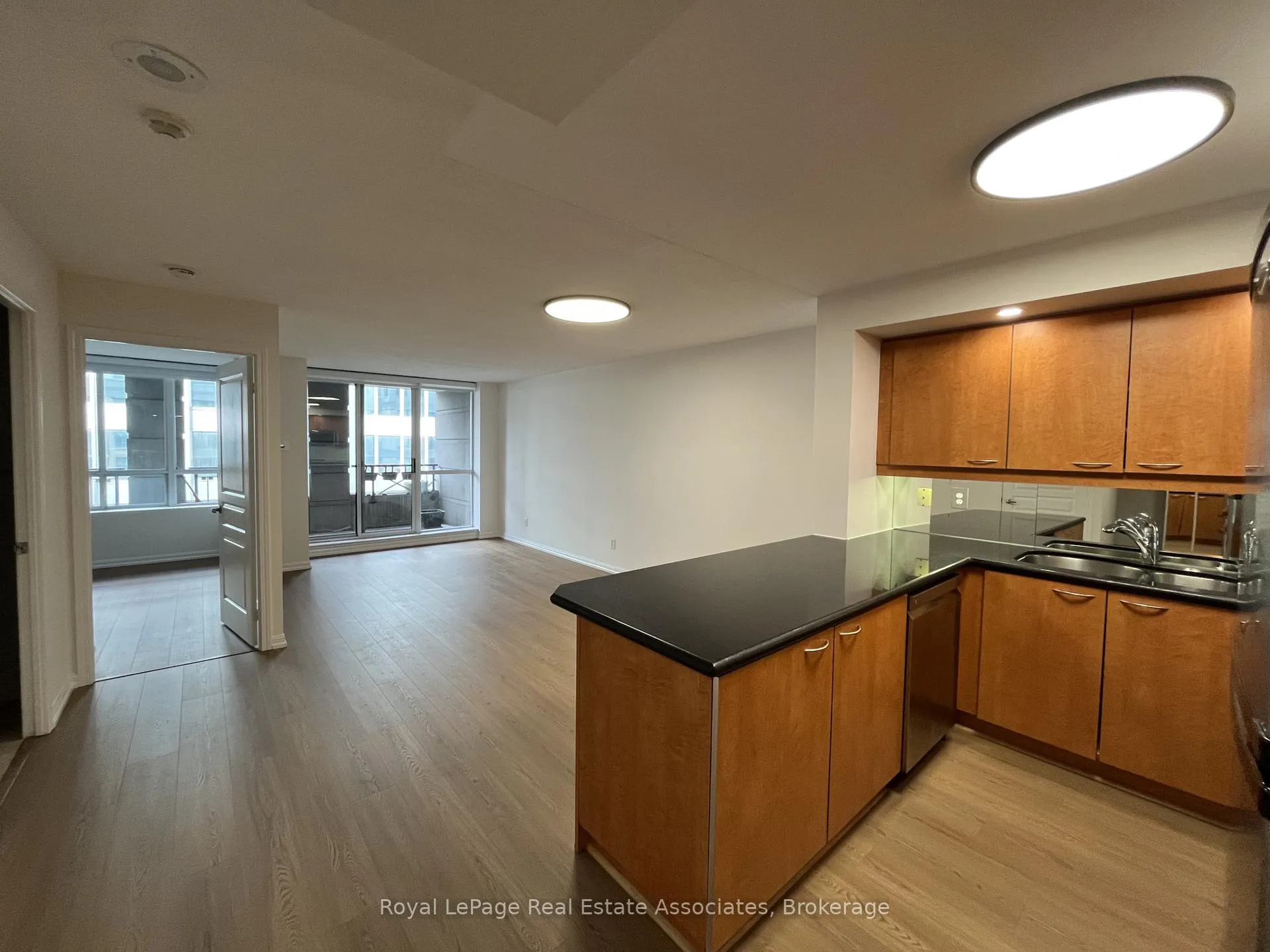 Photo 8 of Unit 1512, 140 Simcoe Street, Toronto, Waterfront Communities — HOMEH