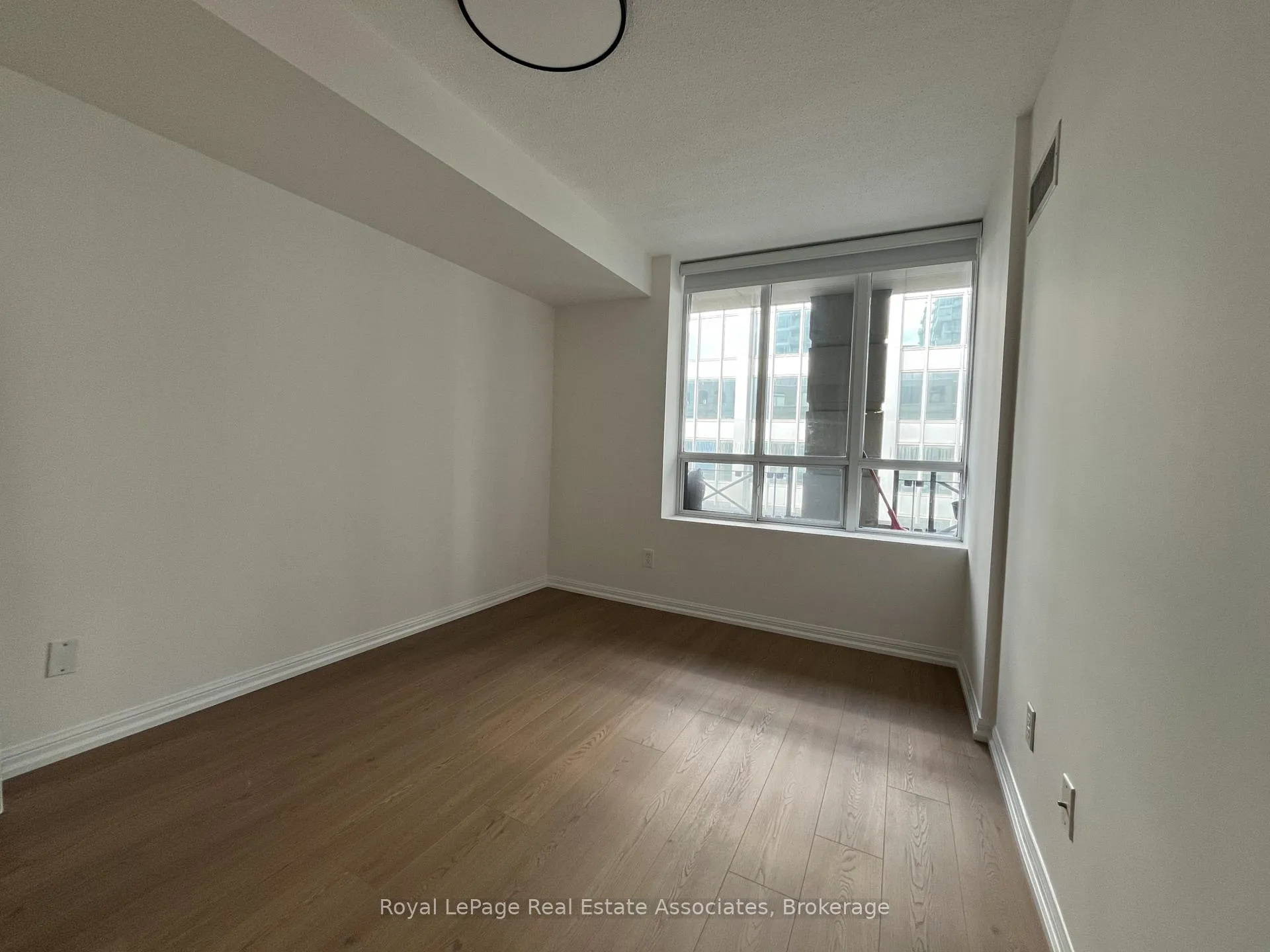 Photo 9 of Unit 1512, 140 Simcoe Street, Toronto, Waterfront Communities — HOMEH