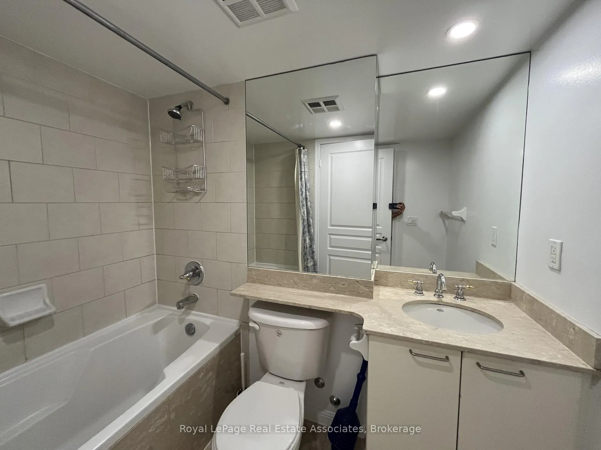 Photo 10 of Unit 1512, 140 Simcoe Street, Toronto, Waterfront Communities — HOMEH