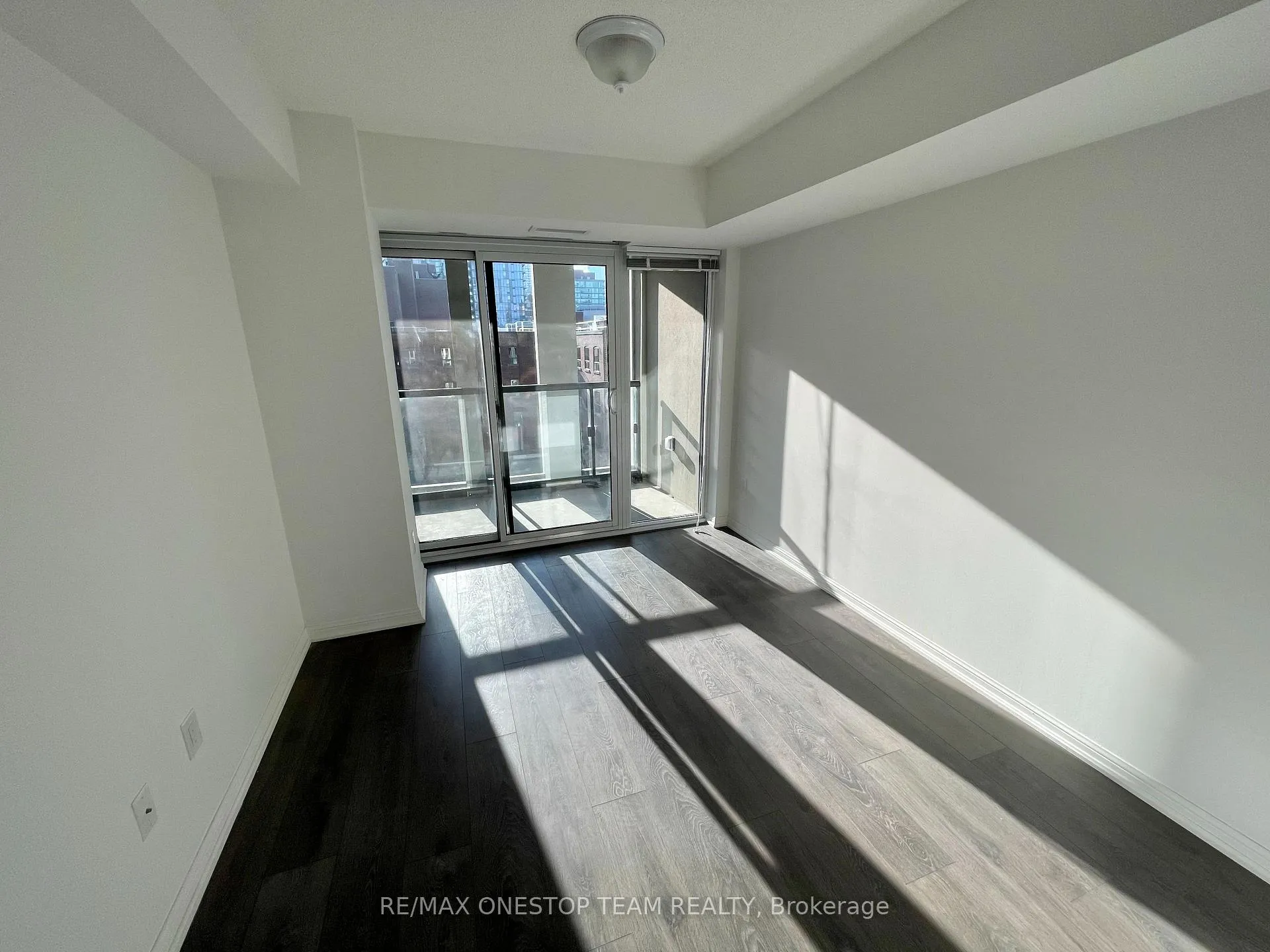 Photo 3 of Unit 808, 400 Adelaide Street E, Toronto, Moss Park — HOMEH
