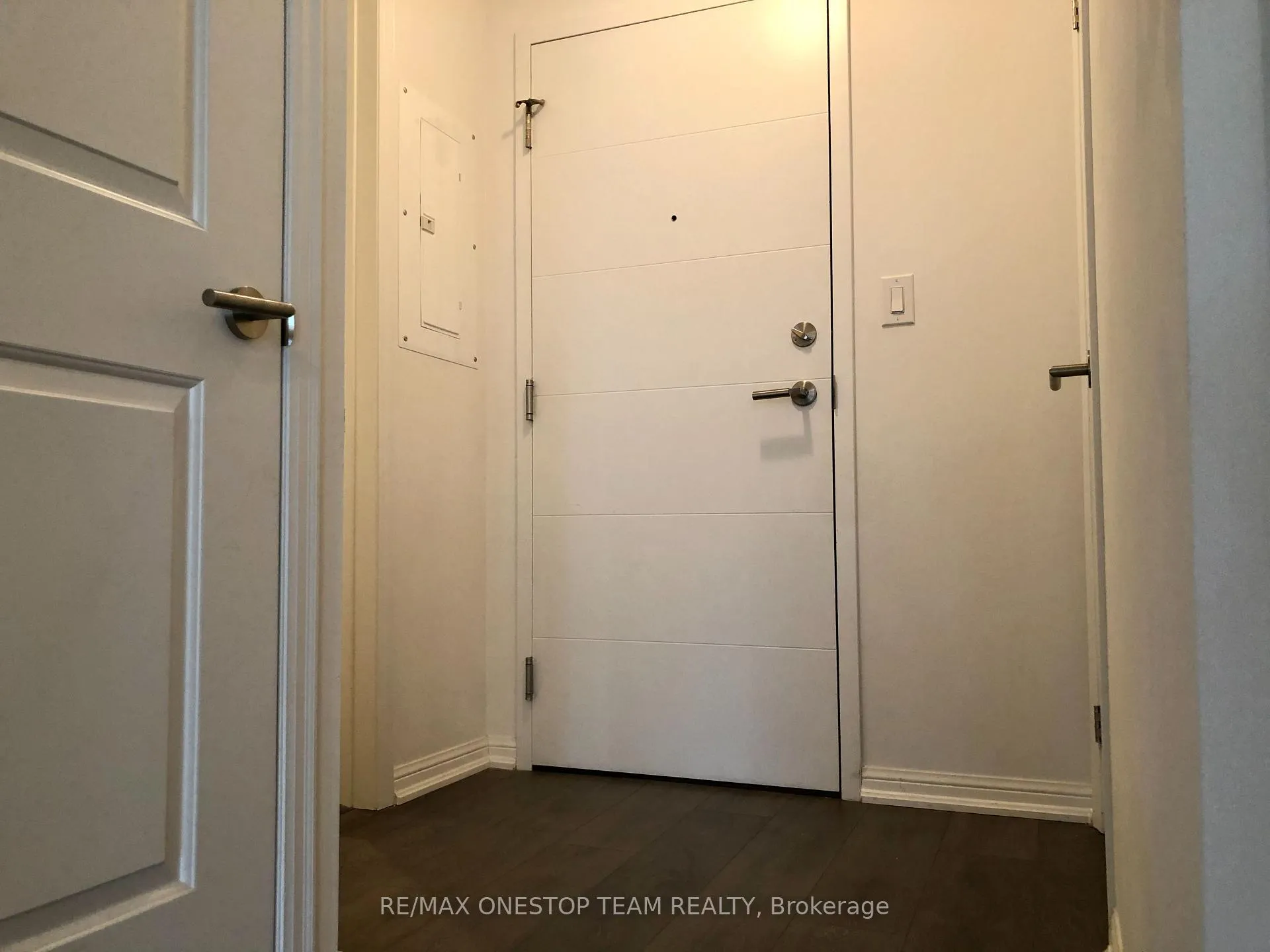 Photo 5 of Unit 808, 400 Adelaide Street E, Toronto, Moss Park — HOMEH