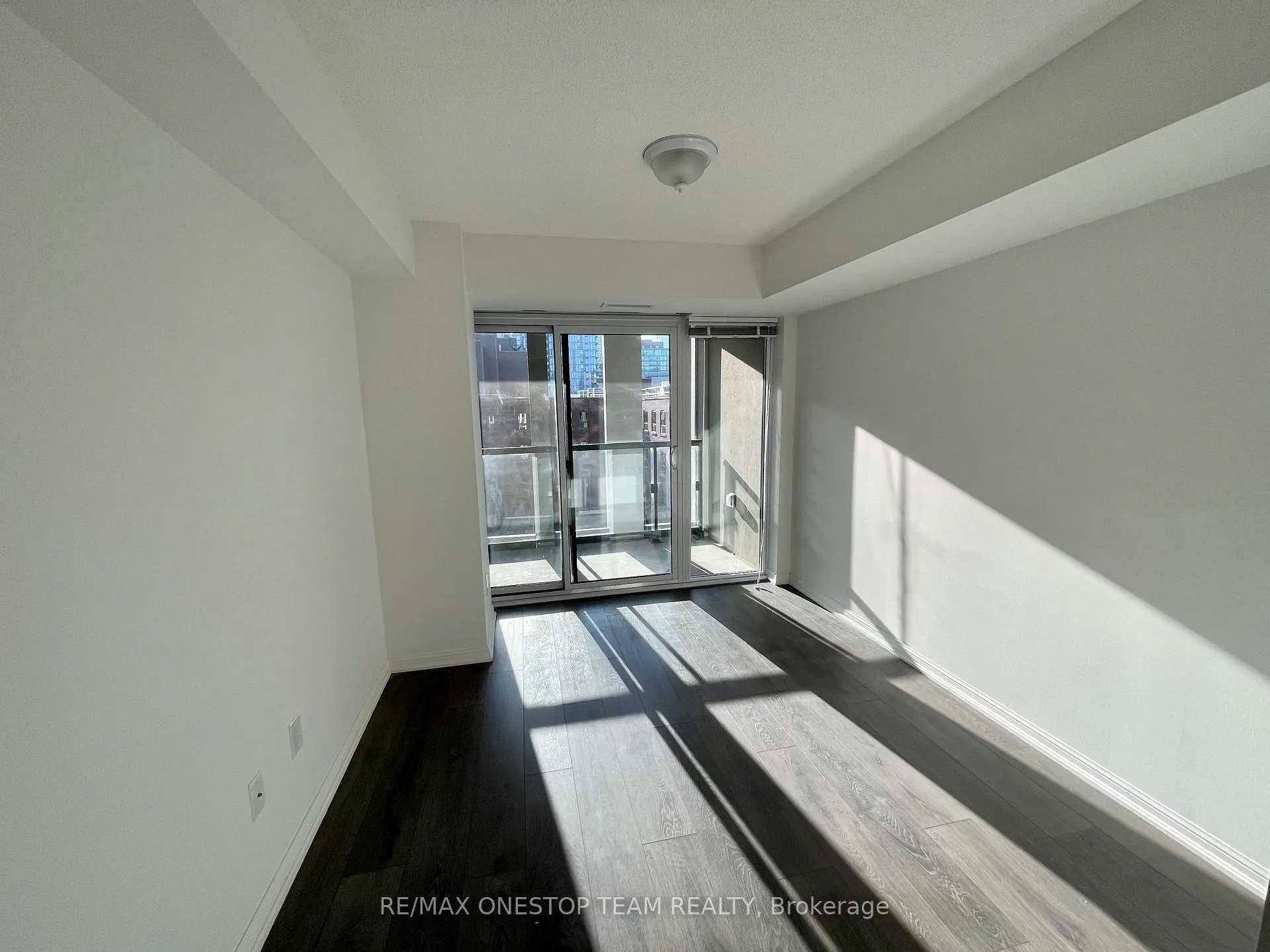 Photo 6 of Unit 808, 400 Adelaide Street E, Toronto, Moss Park — HOMEH