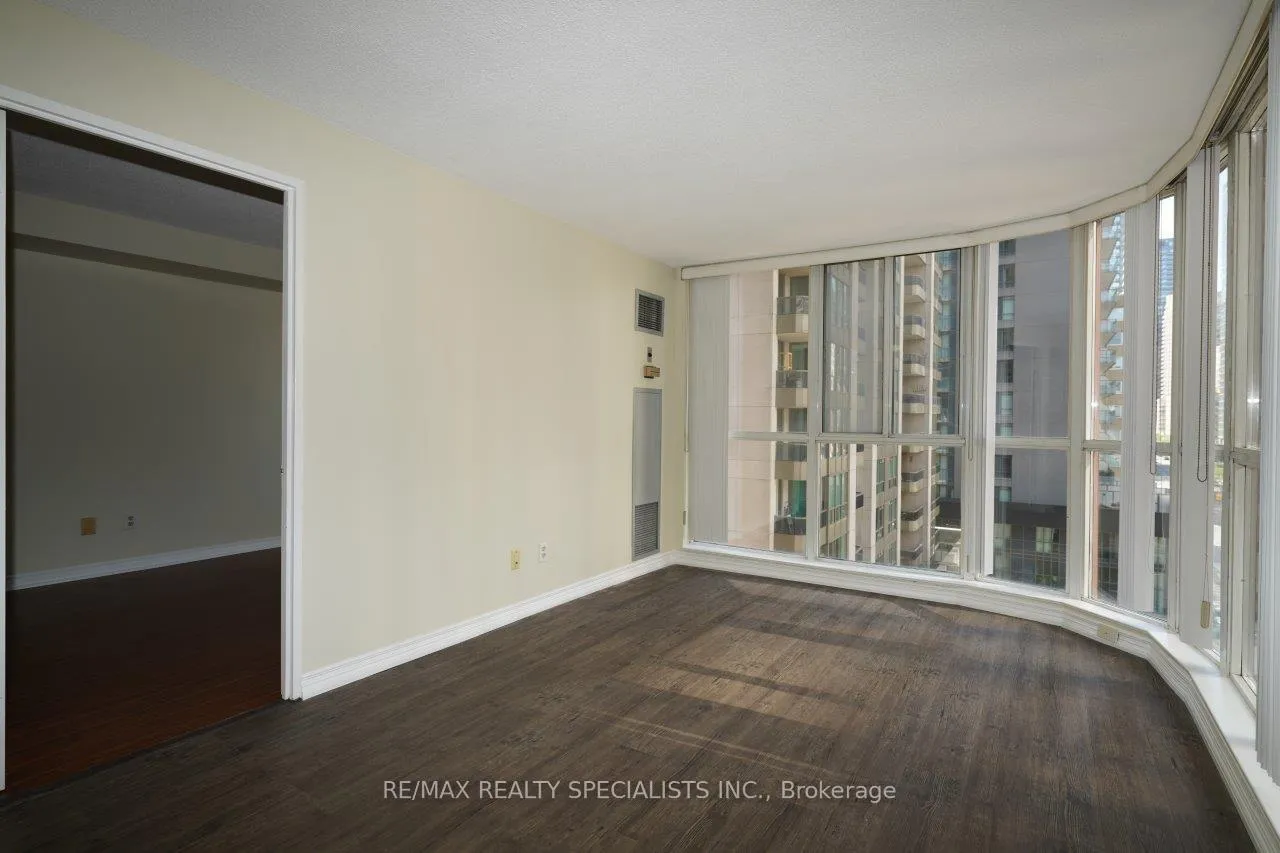 Photo 8 of Unit 712, 736 Bay Street, Toronto, Bay Street Corridor — HOMEH