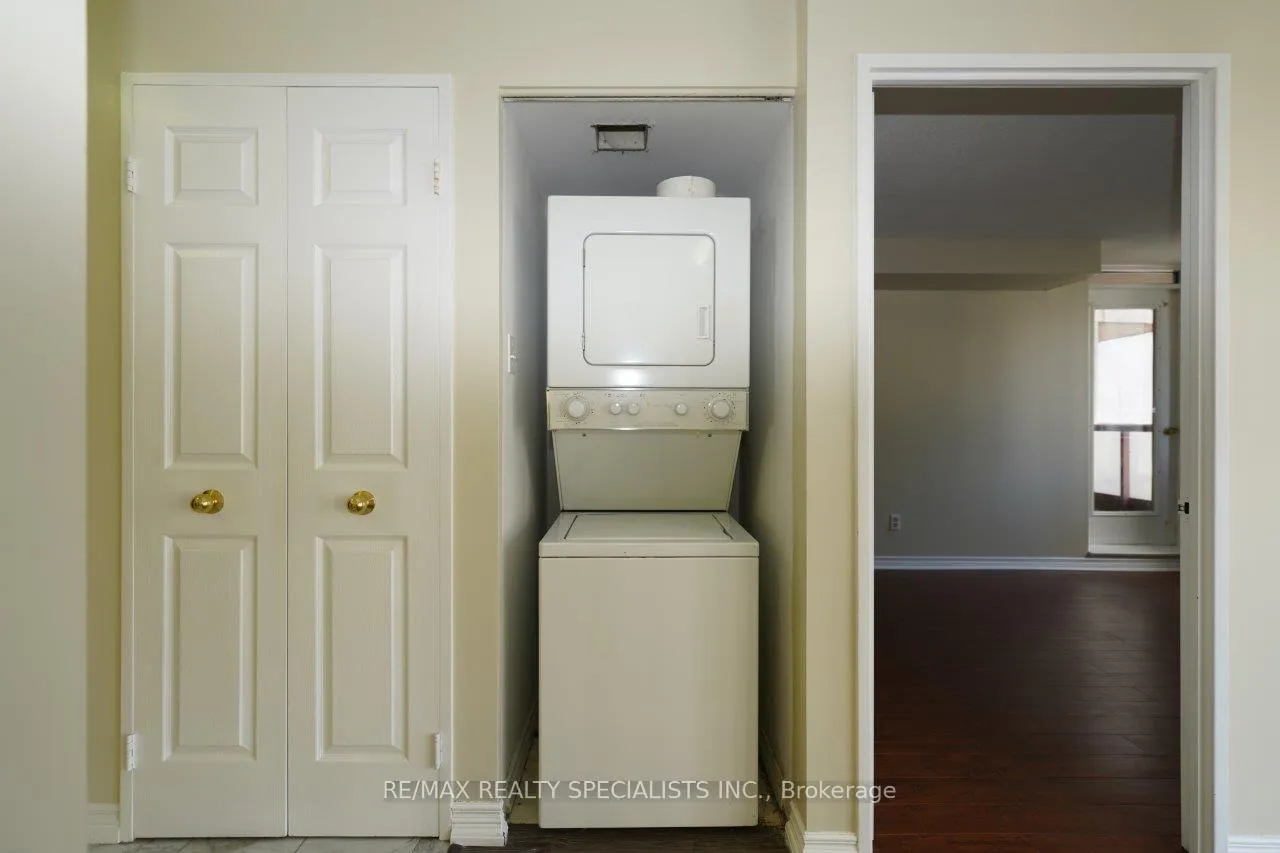 Photo 9 of Unit 712, 736 Bay Street, Toronto, Bay Street Corridor — HOMEH