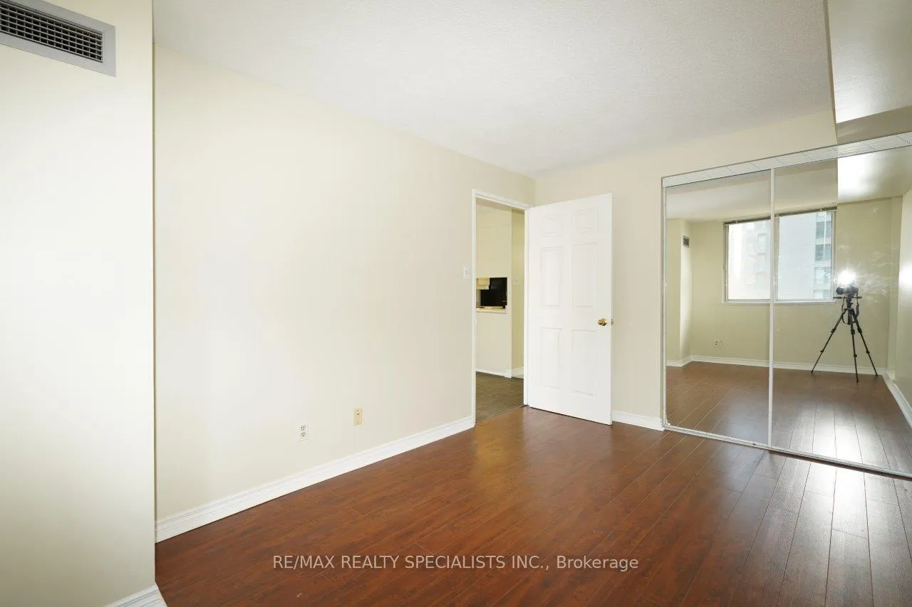 Photo 11 of Unit 712, 736 Bay Street, Toronto, Bay Street Corridor — HOMEH